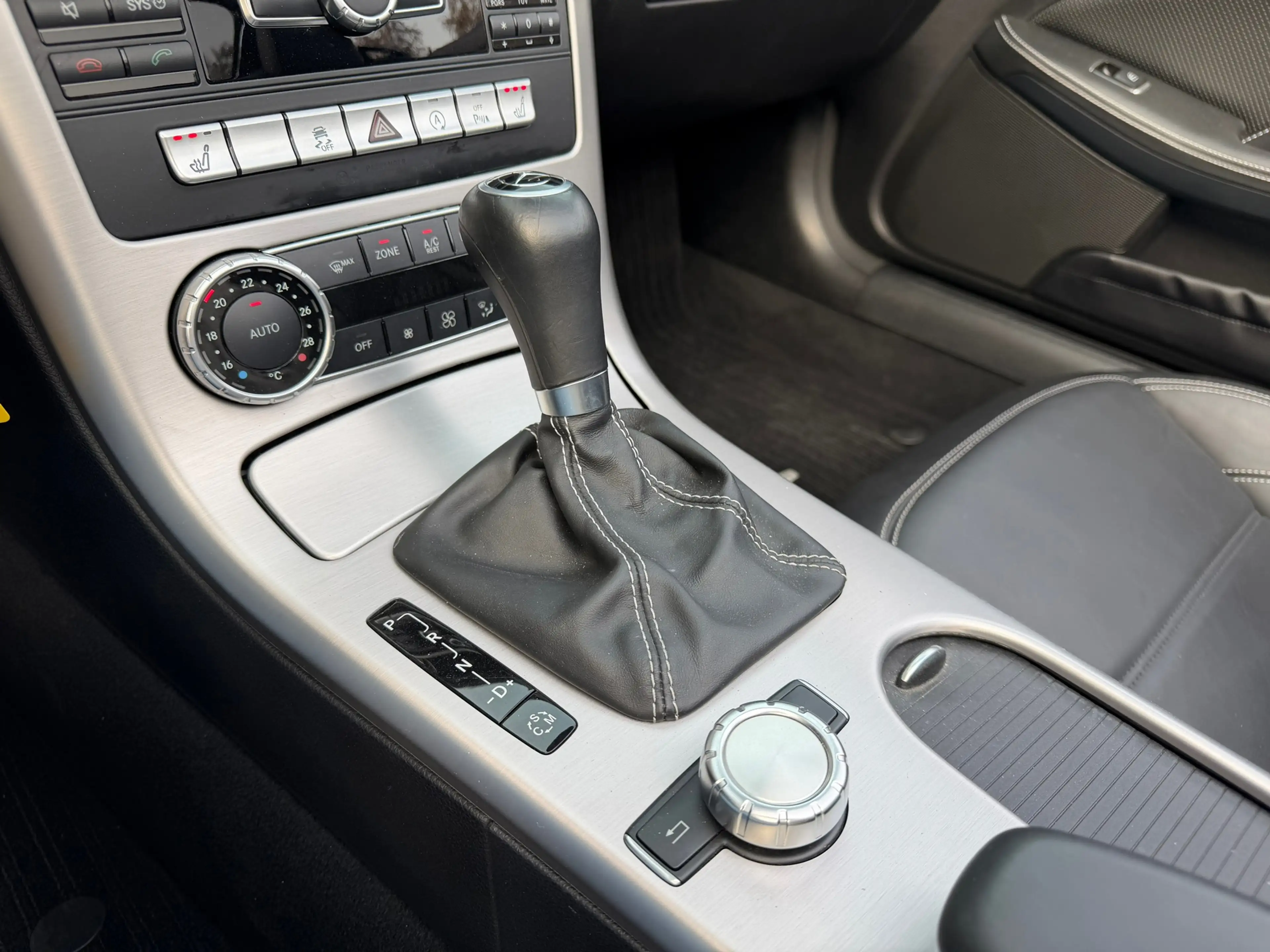 Mercedes-Benz SLK 55 AMG 422PK|Memory|V8|Panorama-variodak — photo 10