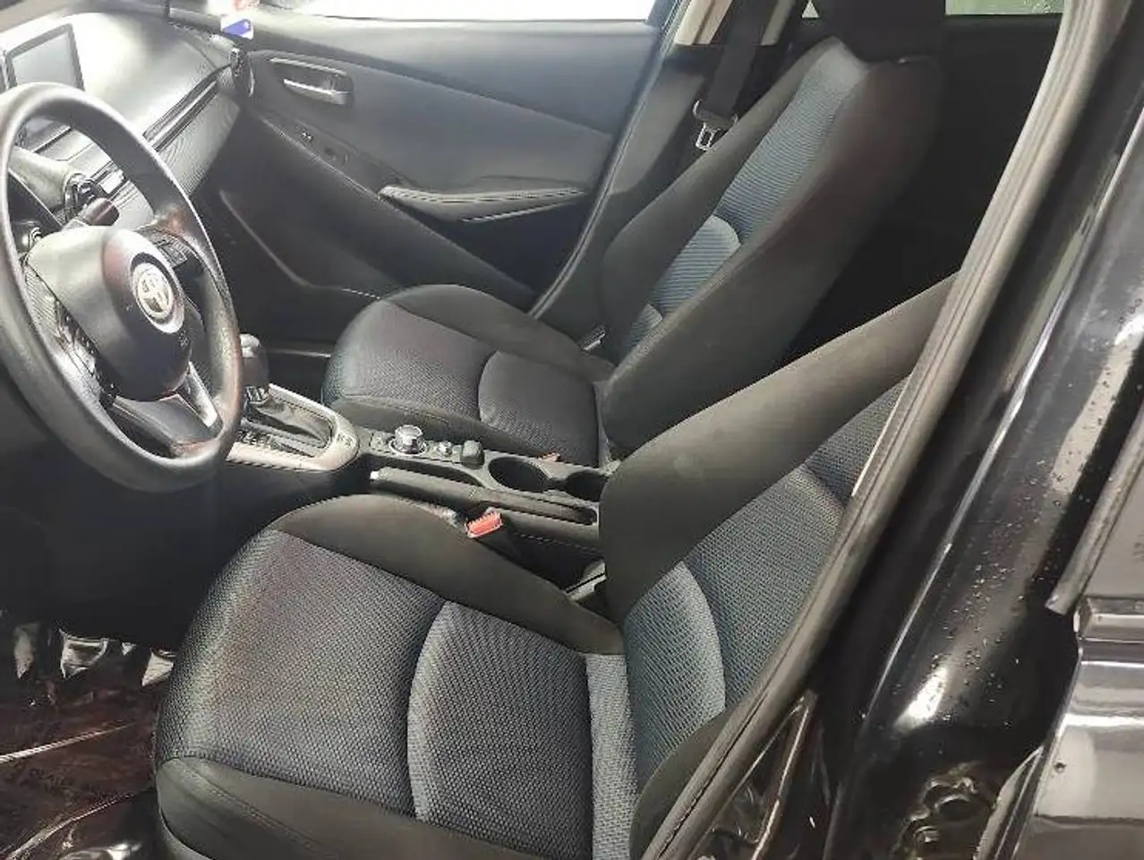 Toyota Yaris снимка Toyota Yaris
