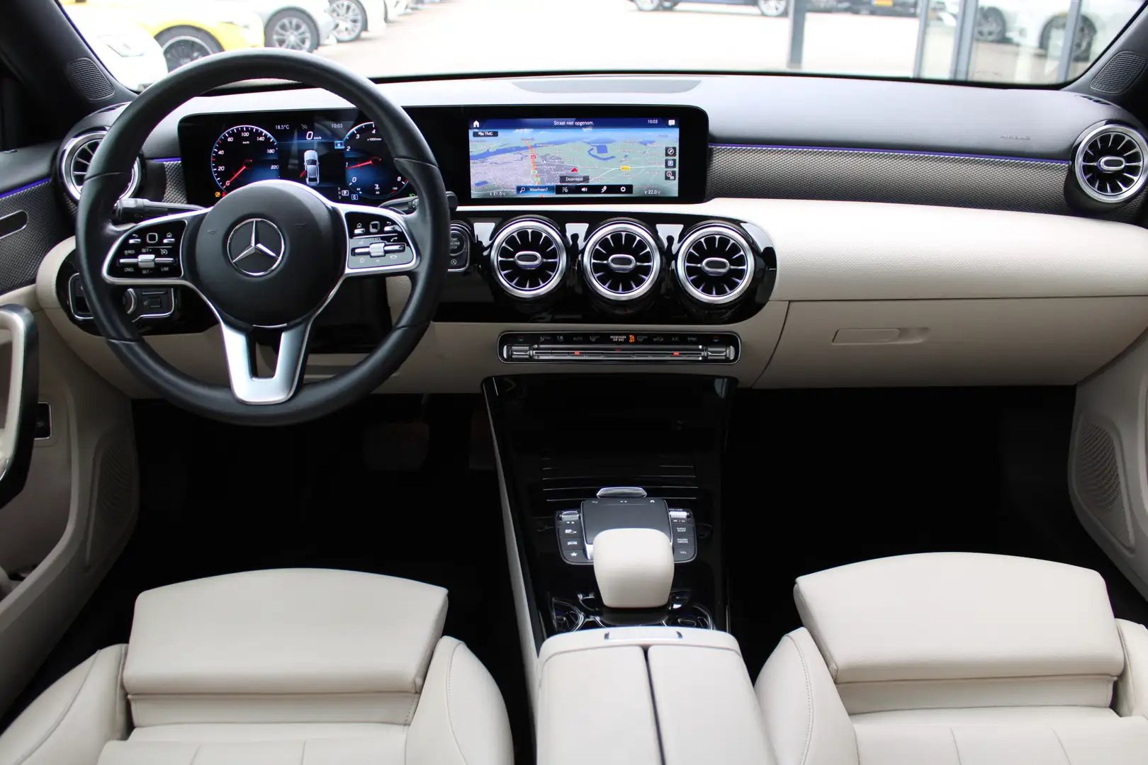 Mercedes-Benz A 200 AUT7 Business Solution Luxury LEDER SFEER WIDESCRE Noir - 2