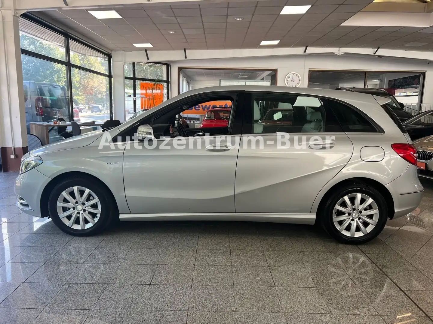 Mercedes-Benz B 180 Automatik Kamera/Navi/Scheckheft Silber - 2