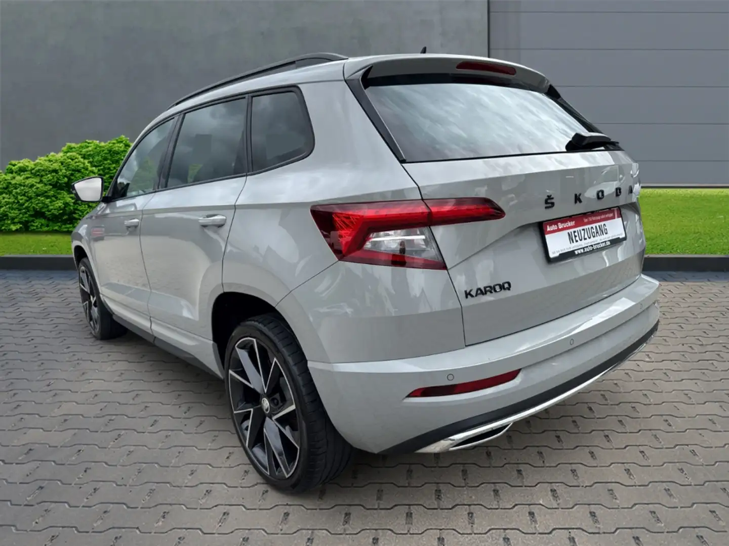 Skoda Karoq Sportline 1.5 TSI ACT+Anhängerkupplung+Alufelgen+N Grau - 2