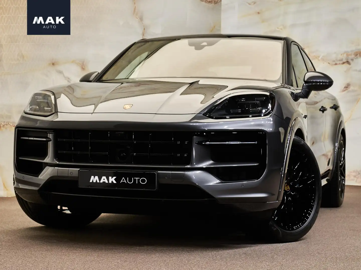 Porsche Cayenne Coupé 3.0 E-Hybrid, SportDesign, 22", tr.haak, Bos Grijs - 1