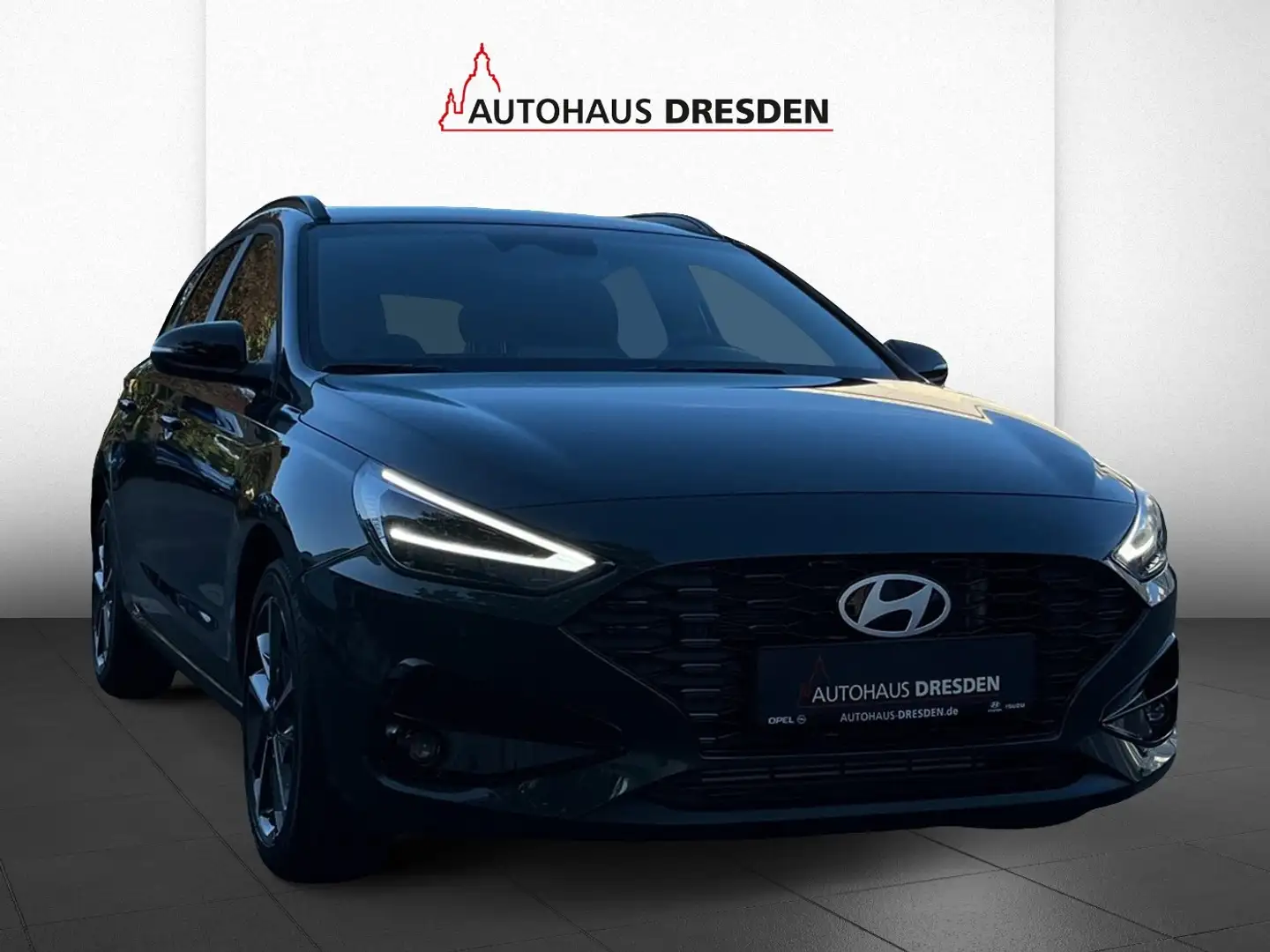 Hyundai i30 cw 1.5 T-GDI Advantage LED+Navi+SHZ+2xKlima Grün - 2