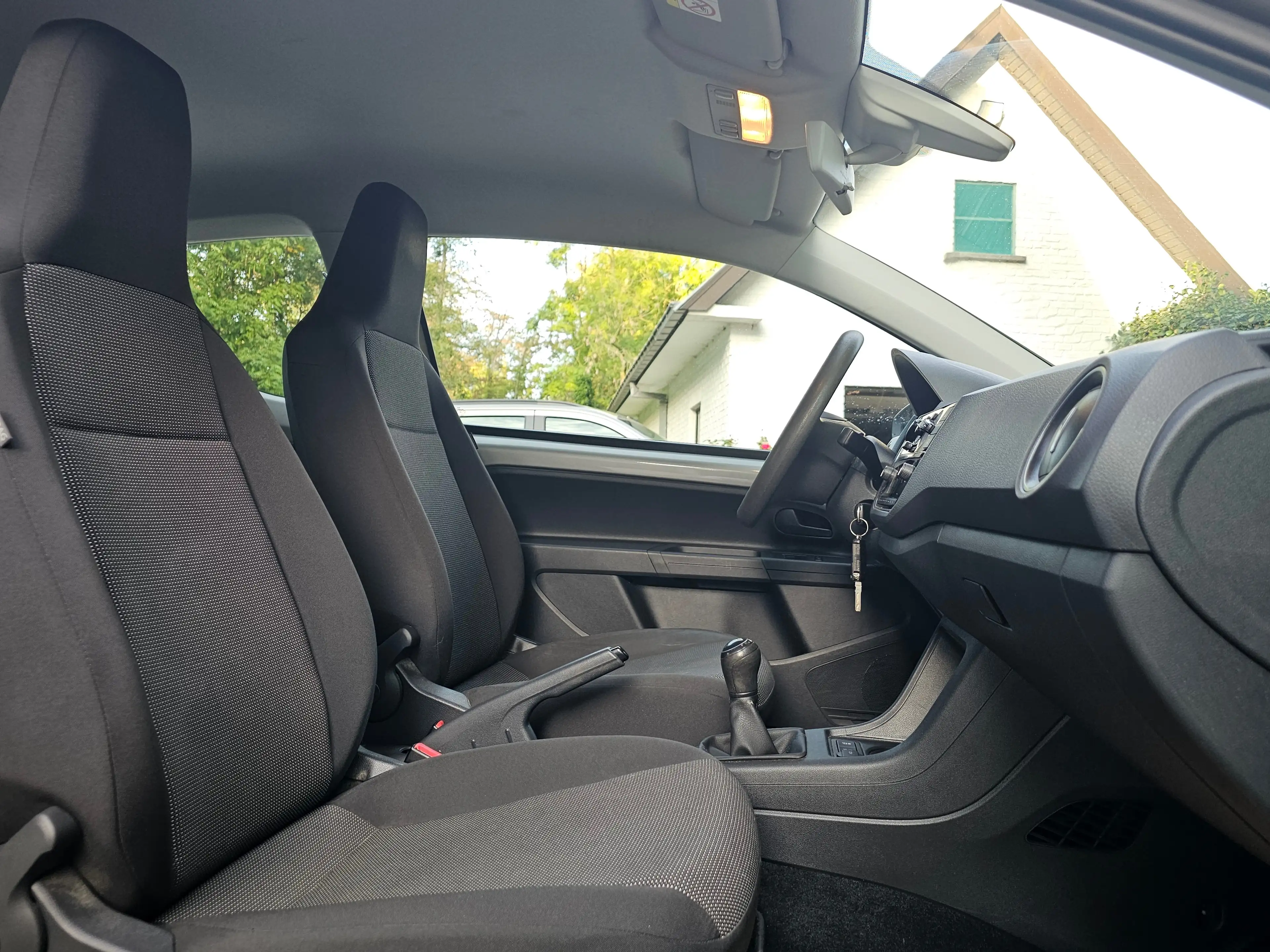 Volkswagen up! 1.0i * 1 MAIN ** 80 000 KM ** CAR PASS * — photo 9