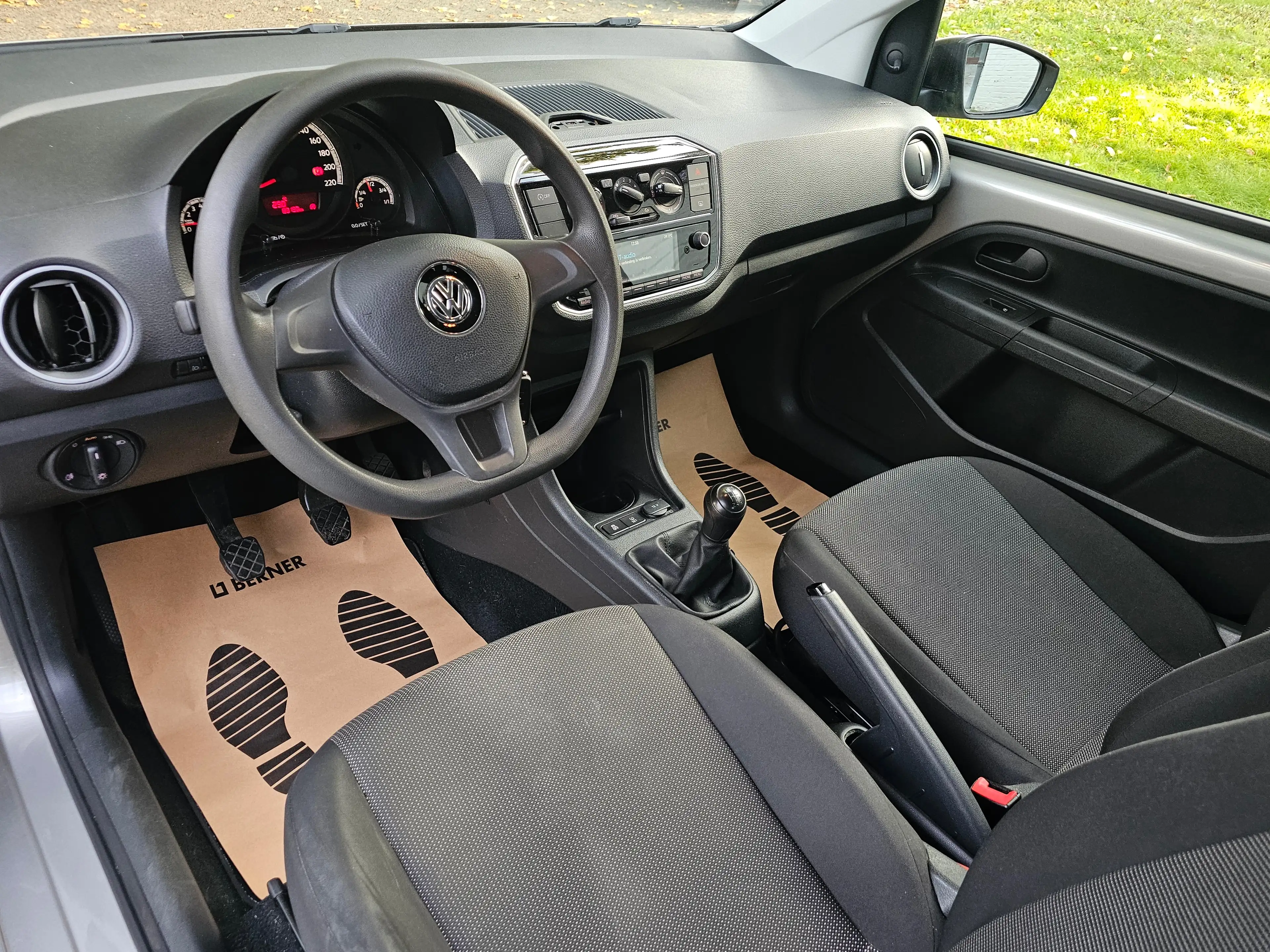 Volkswagen up! 1.0i * 1 MAIN ** 80 000 KM ** CAR PASS * — photo 13