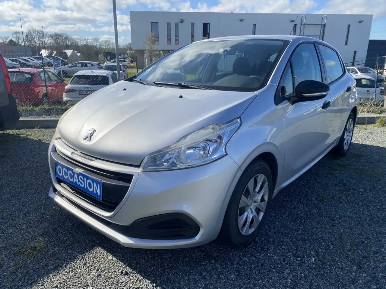 Peugeot 208 208