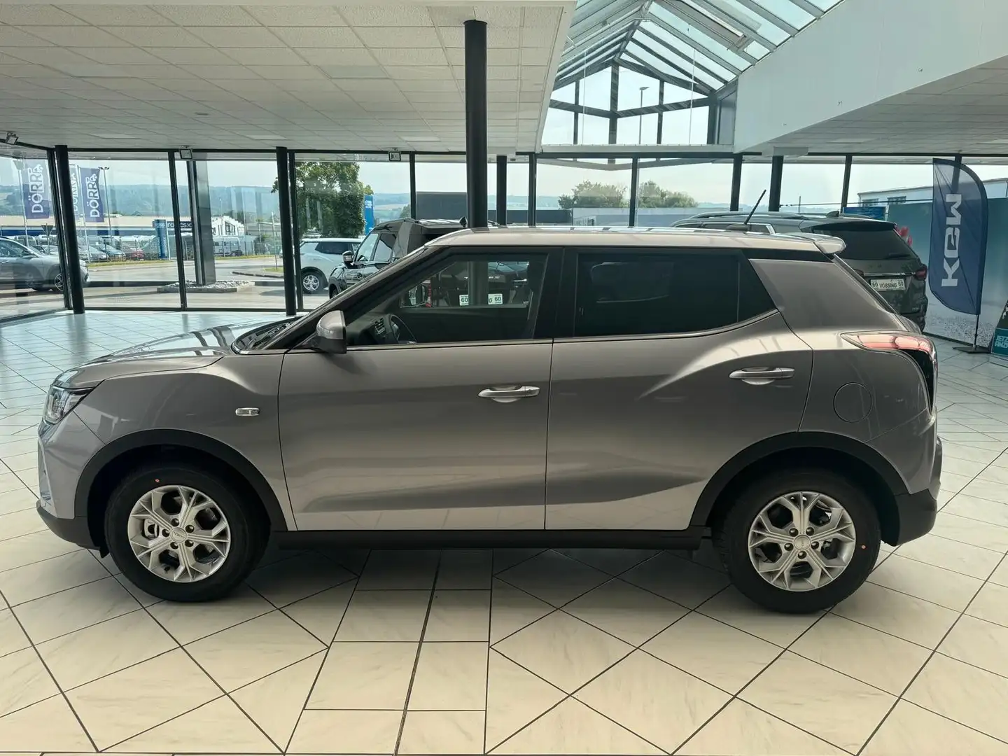 KGM Tivoli 1.5 T-GDI Nomad 6AT Silber - 2