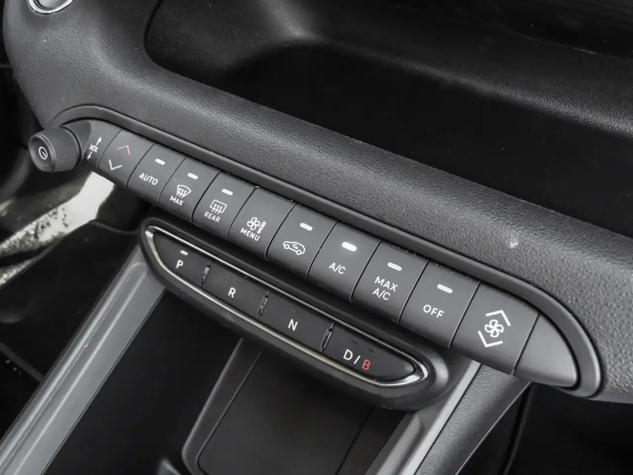 Jeep Avenger Longitude Electric LED Apple CarPlay Android Auto 15