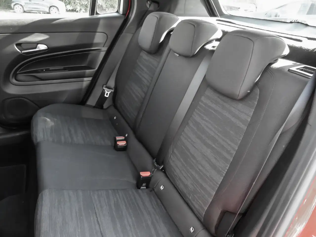 Jeep Avenger Longitude Electric LED Apple CarPlay Android Auto 18