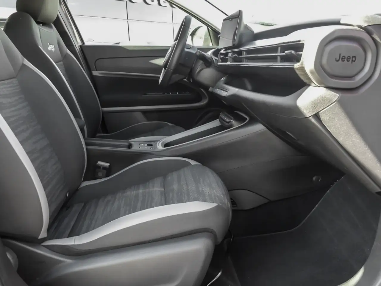 Jeep Avenger Longitude Electric LED Apple CarPlay Android Auto 6