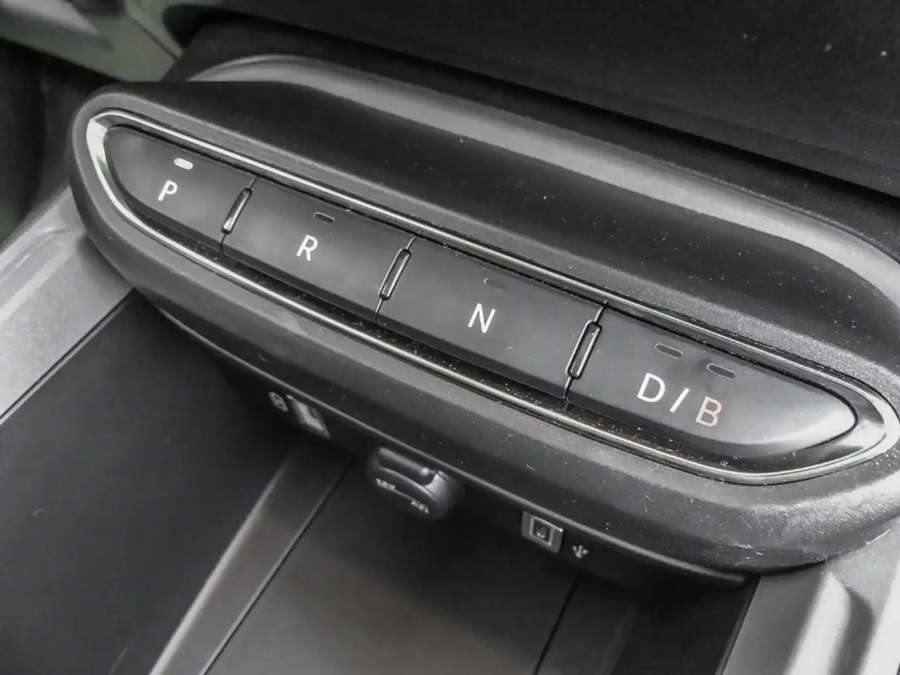 Jeep Avenger Longitude Electric LED Apple CarPlay Android Auto 13