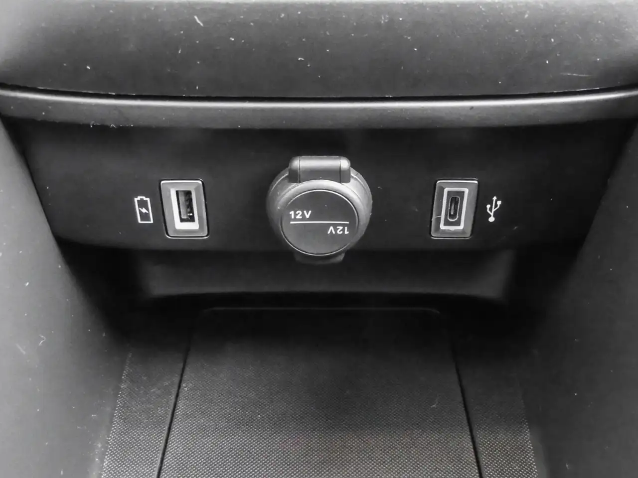 Jeep Avenger Longitude Electric LED Apple CarPlay Android Auto 16