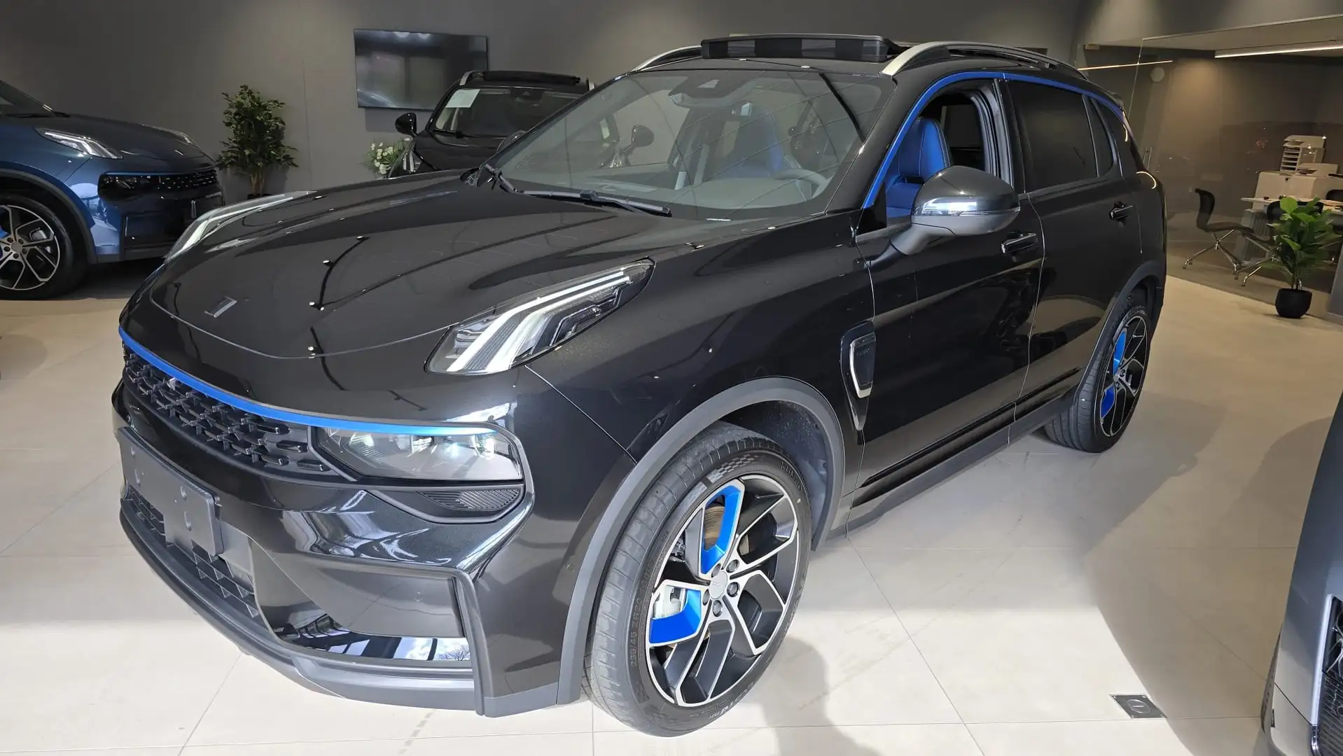 Lynk & Co 01 PHEV - met trekhaak - avec attelage Zwart - 2