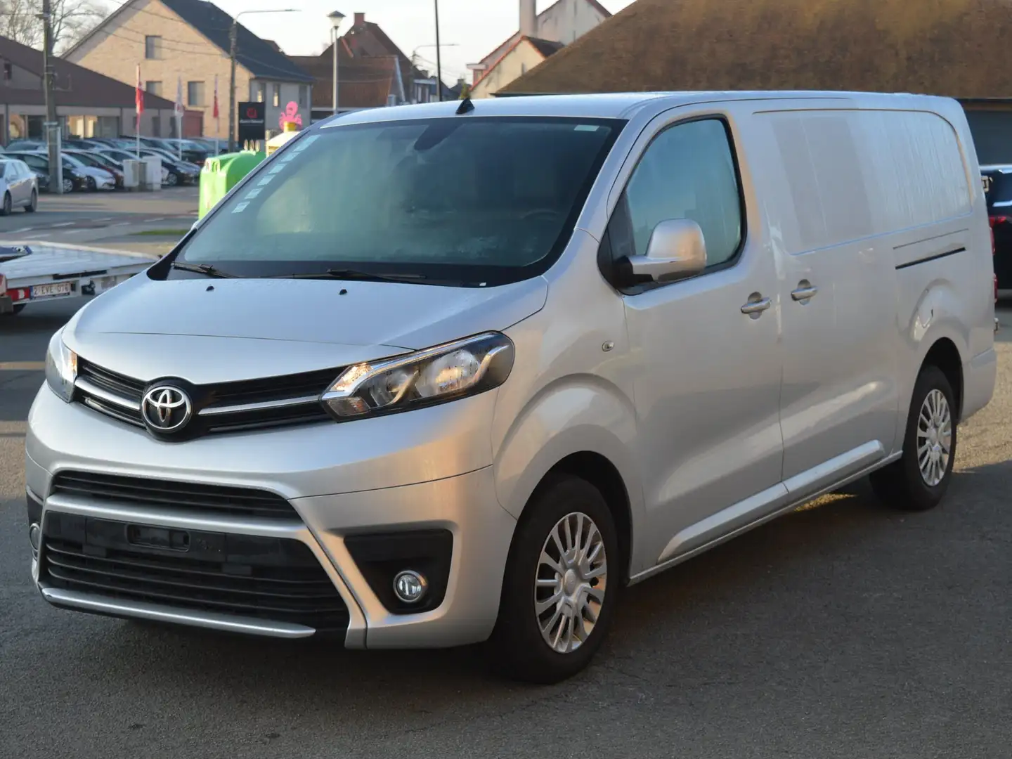 Toyota Proace Proace 2,0-l-D-4D L2 Comfort 3 Plaatsen weinig kms Argent - 1