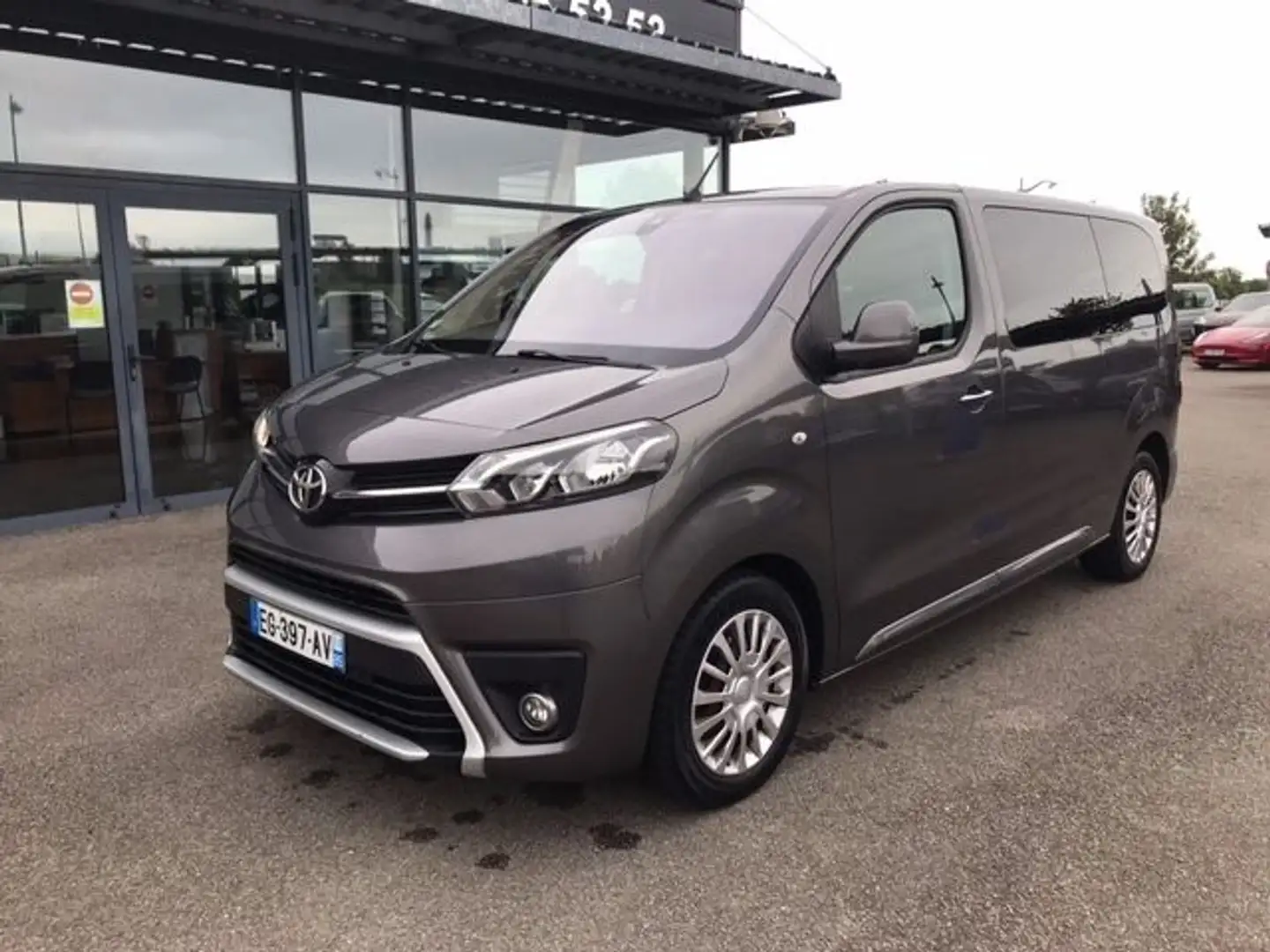 Toyota Proace MEDIUM 150 D-4D DYNAMIC Grijs - 1