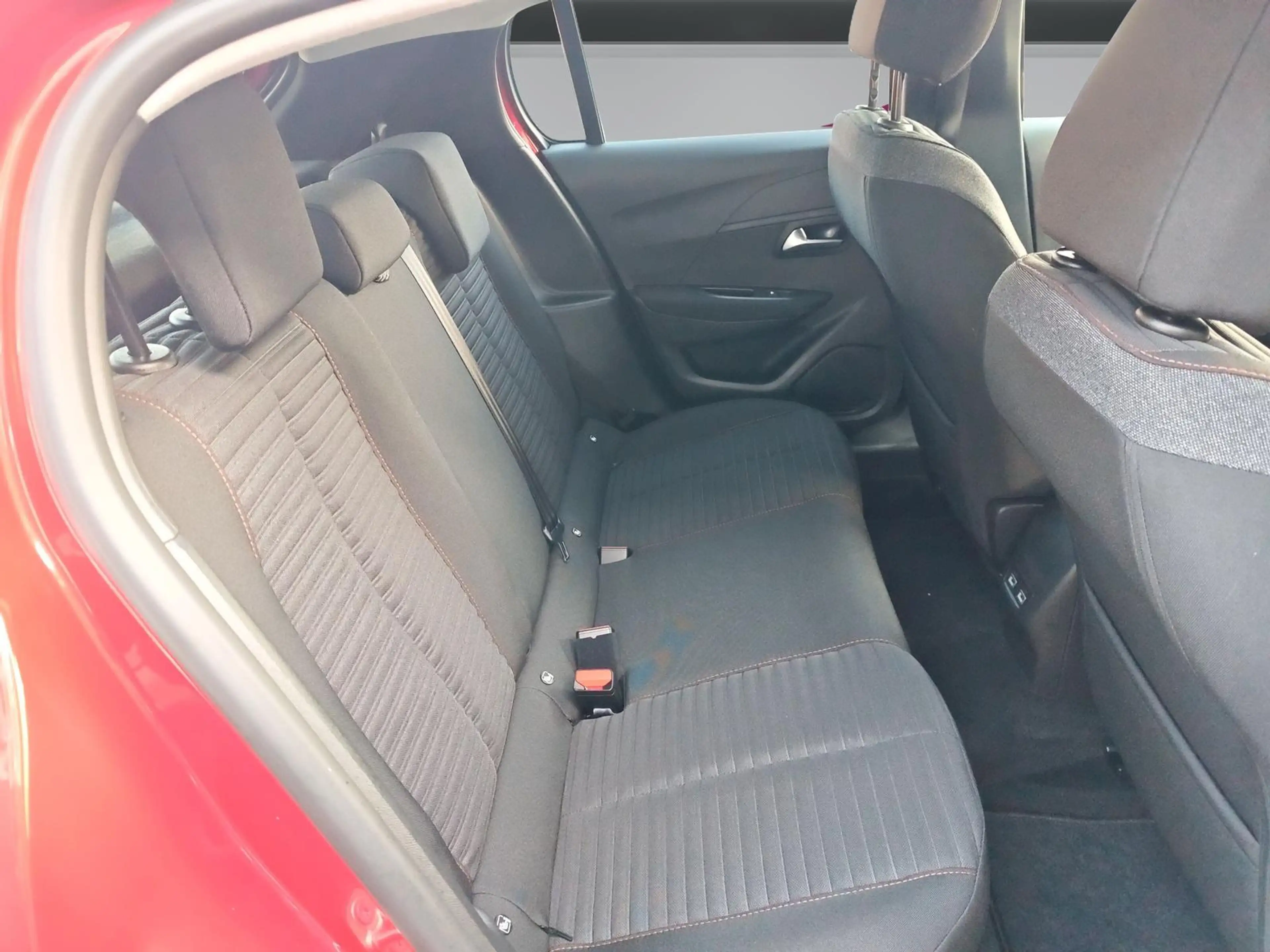 Peugeot e-208 208 e- Active Pack Metallic — photo 15