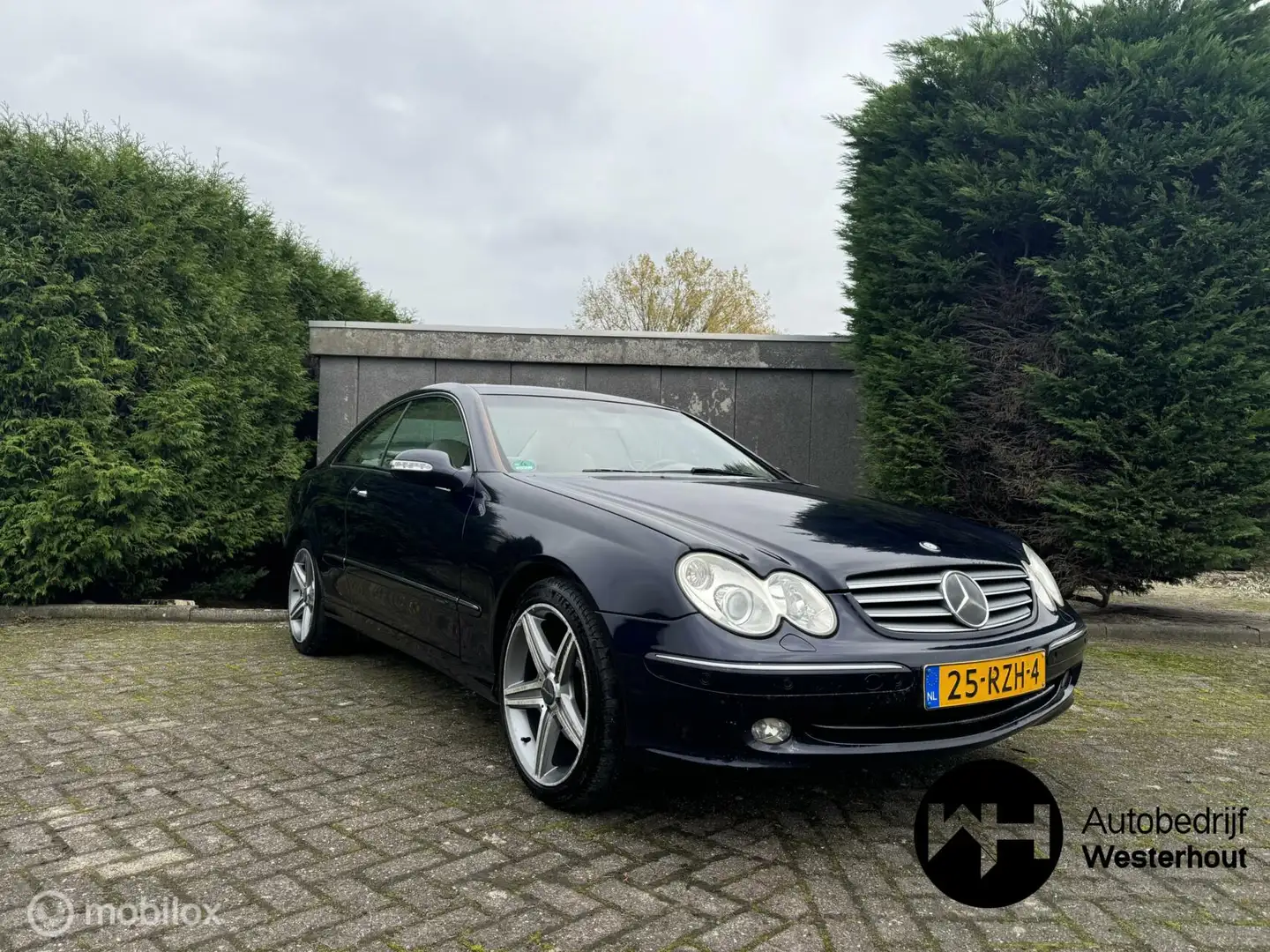 Mercedes-Benz CLK 320 Coupé Avantgarde Nieuwe APK 218PK full option Blauw - 1