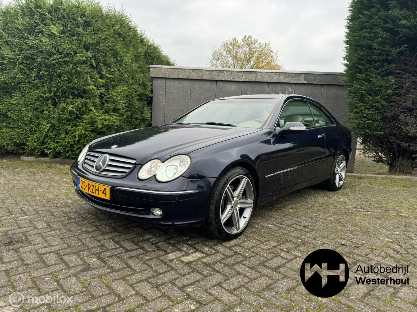 Mercedes-Benz CLK 320 Coupé Avantgarde Nieuwe APK 218PK full option Blauw - 2