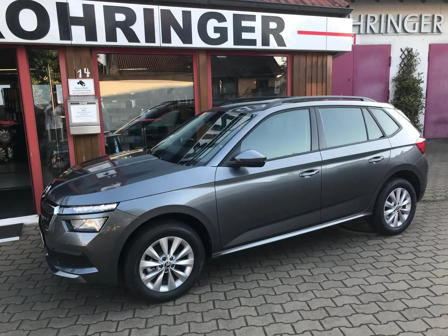 Skoda Kamiq 1,0 TSI-Select-Klimaauto-Winterp.-AHK-5J.Garantie Gris - 1