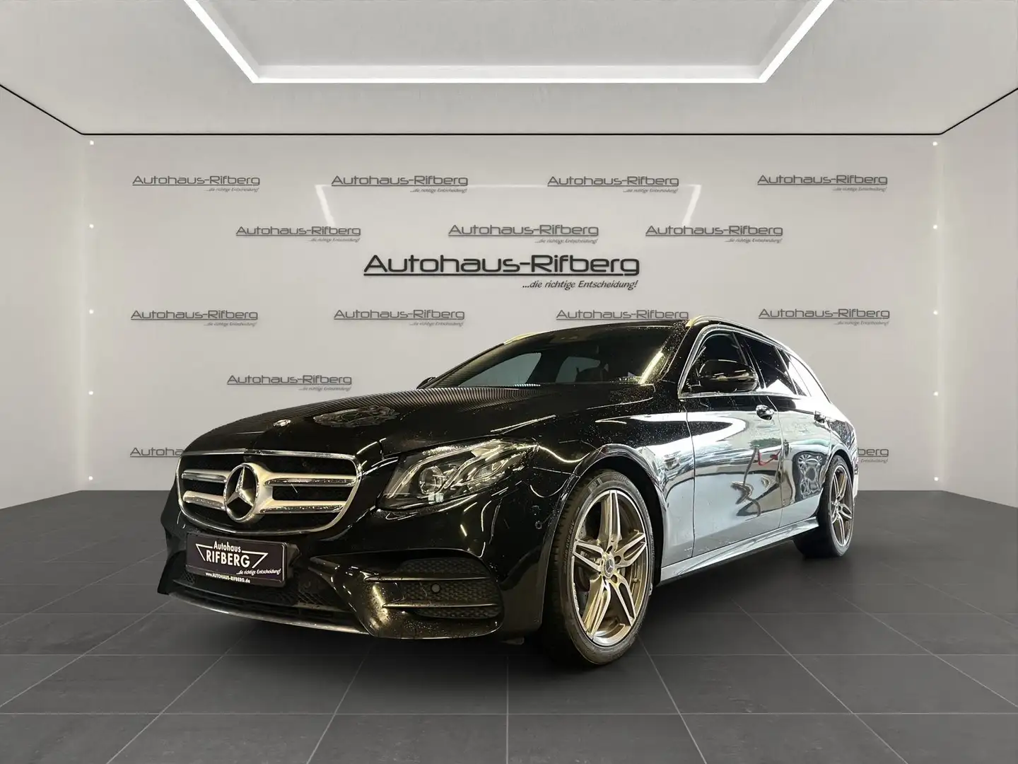 Mercedes-Benz E 350 d AMG LINE/AHK/WIDESCREEN/COMAND/360°/LED Zwart - 1