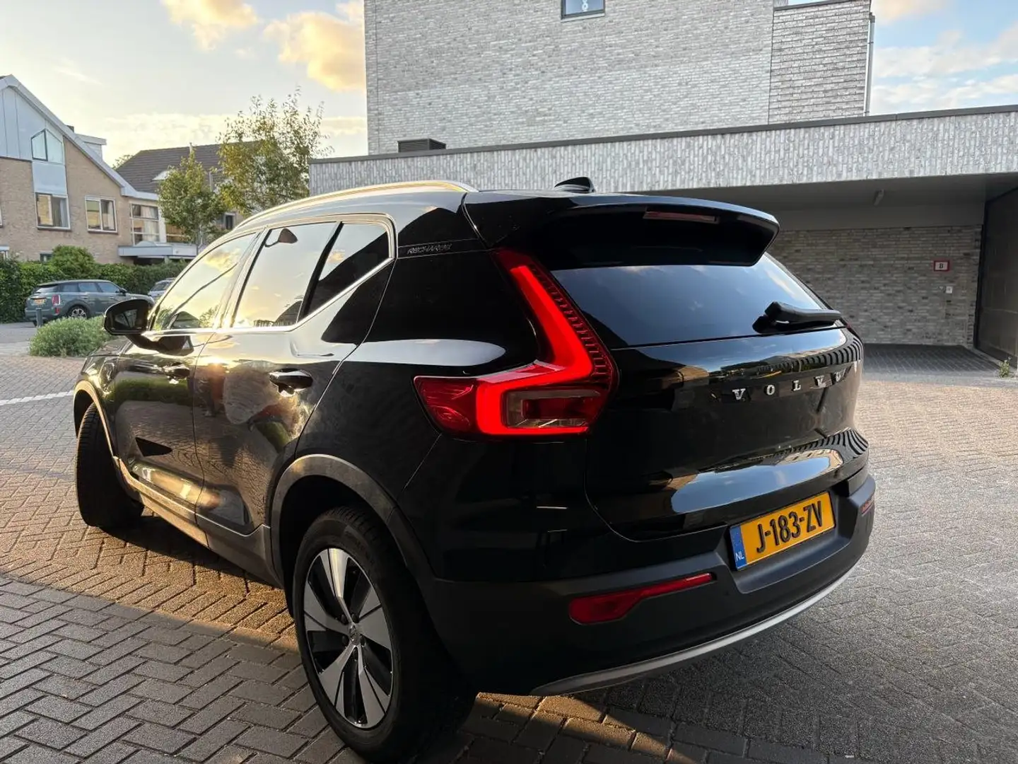 Volvo XC40 T4 Plug-In Hybrid Business Pro Panoramadak | Adapt Zwart - 2
