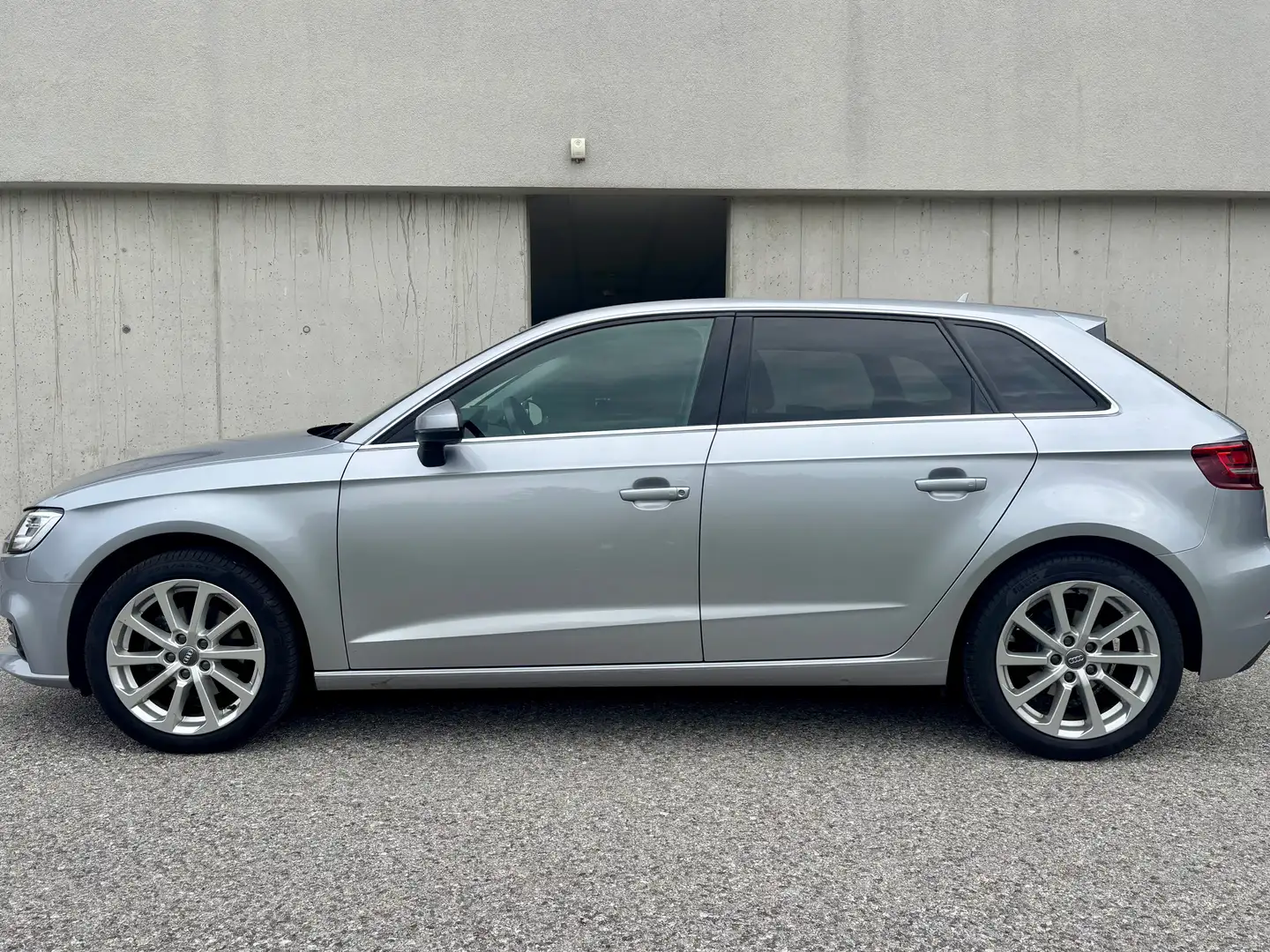 Audi A3 A3 Facelift 1,6 TDI Intense - Navi / Xenon / PDC / Pickerl NEU / Bremsen NEU Silber - 2