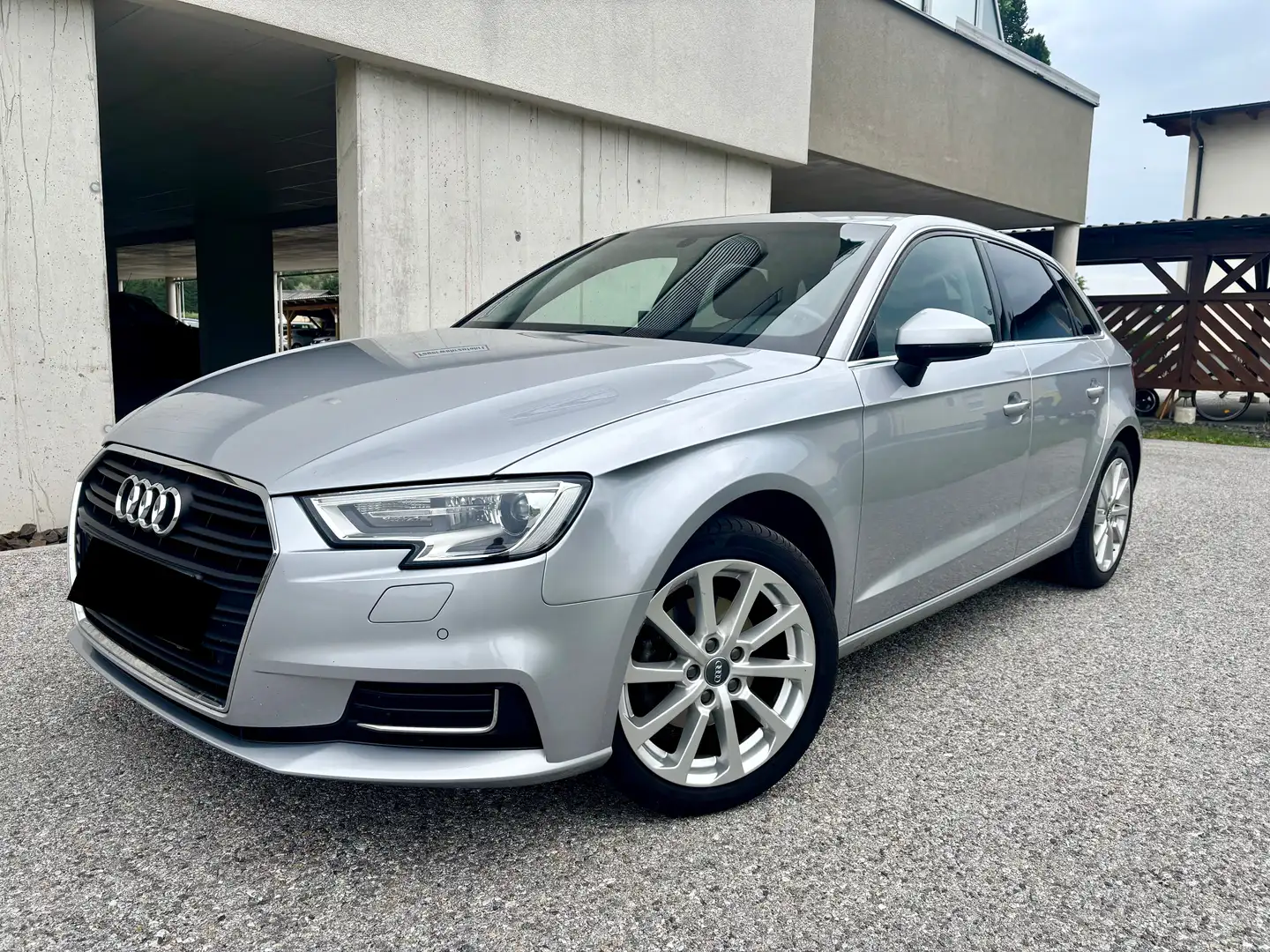 Audi A3 A3 Facelift 1,6 TDI Intense - Navi / Xenon / PDC / Pickerl NEU / Bremsen NEU Silber - 1