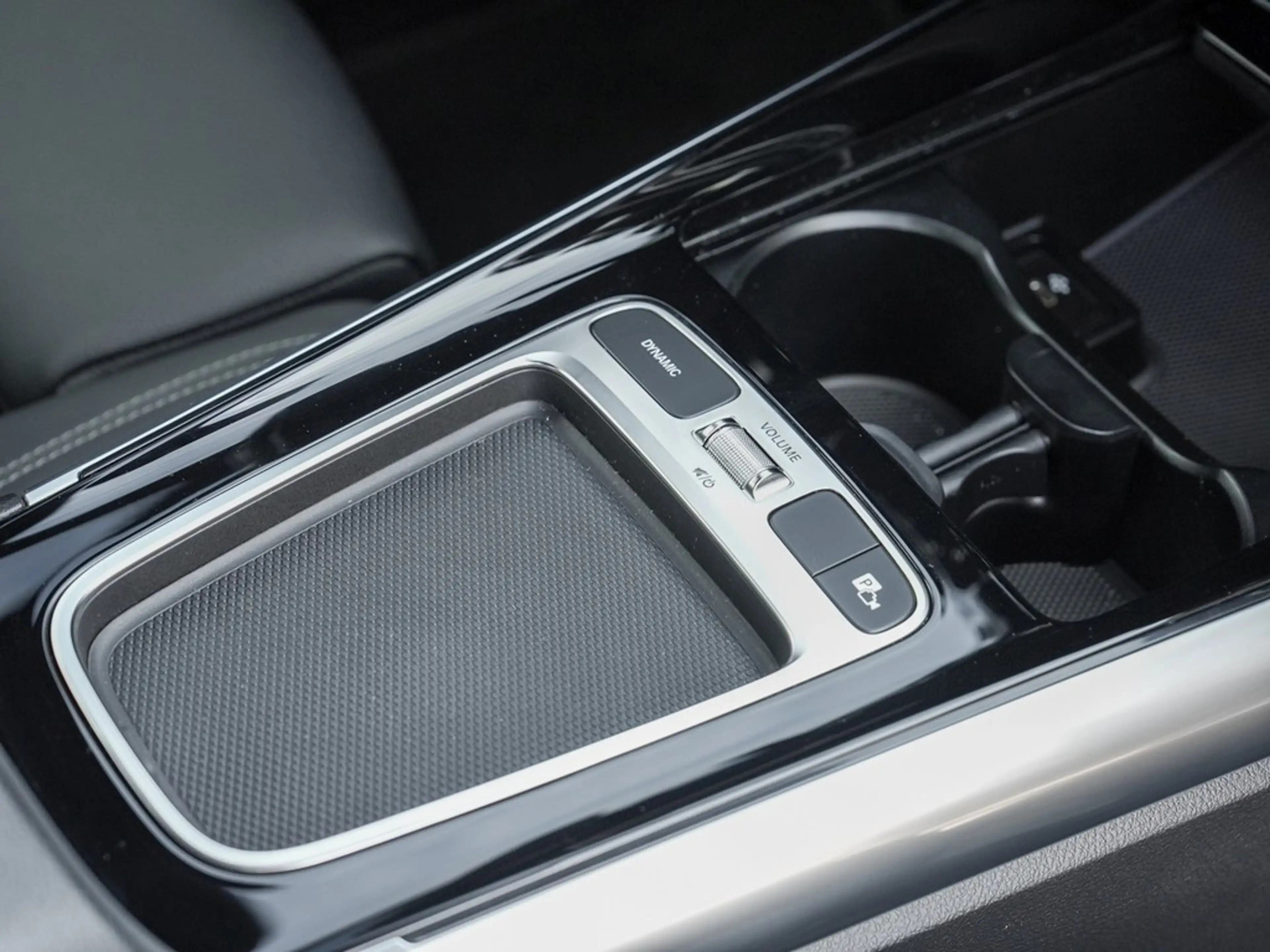 Mercedes-Benz GLA 200 Desingpaket Advanced *LED*AHK*Navi*Kamera*Kessy... — photo 9
