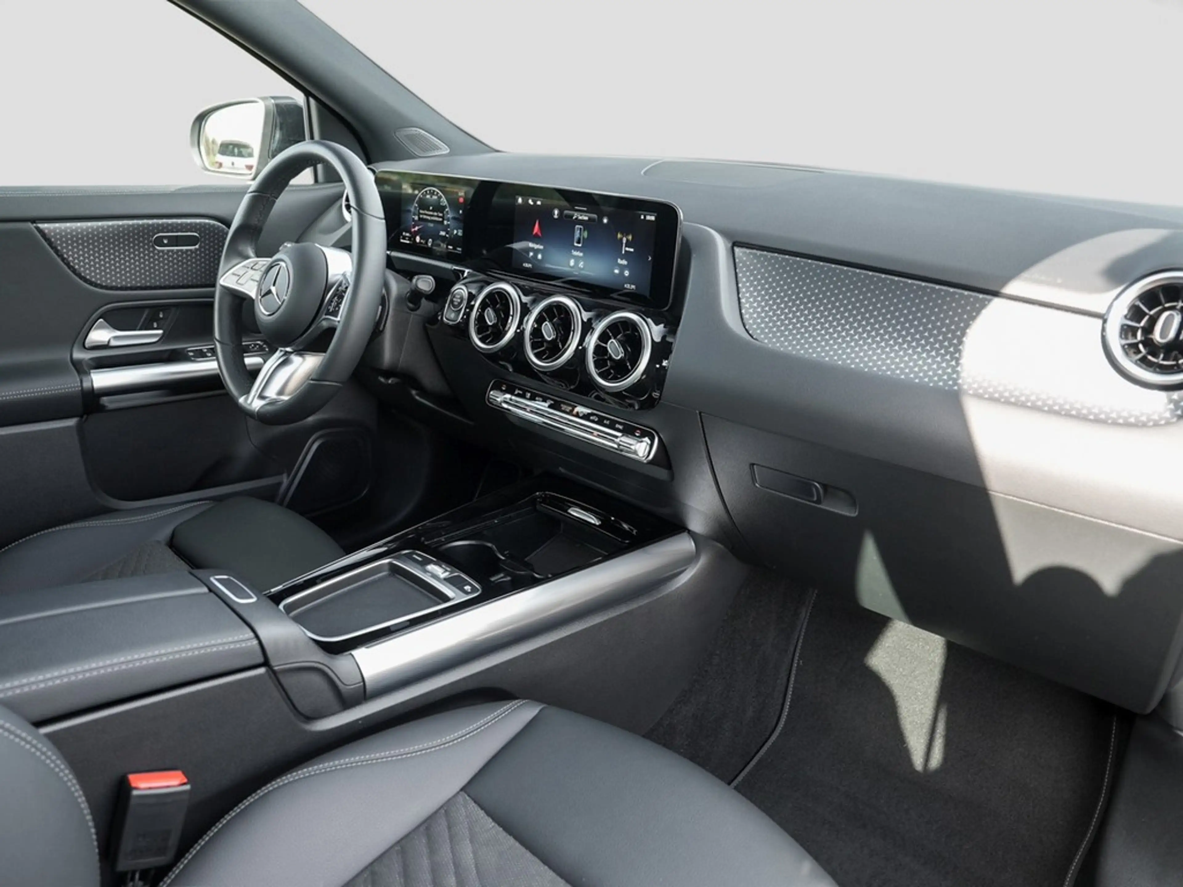 Mercedes-Benz GLA 200 Desingpaket Advanced *LED*AHK*Navi*Kamera*Kessy... — photo 8