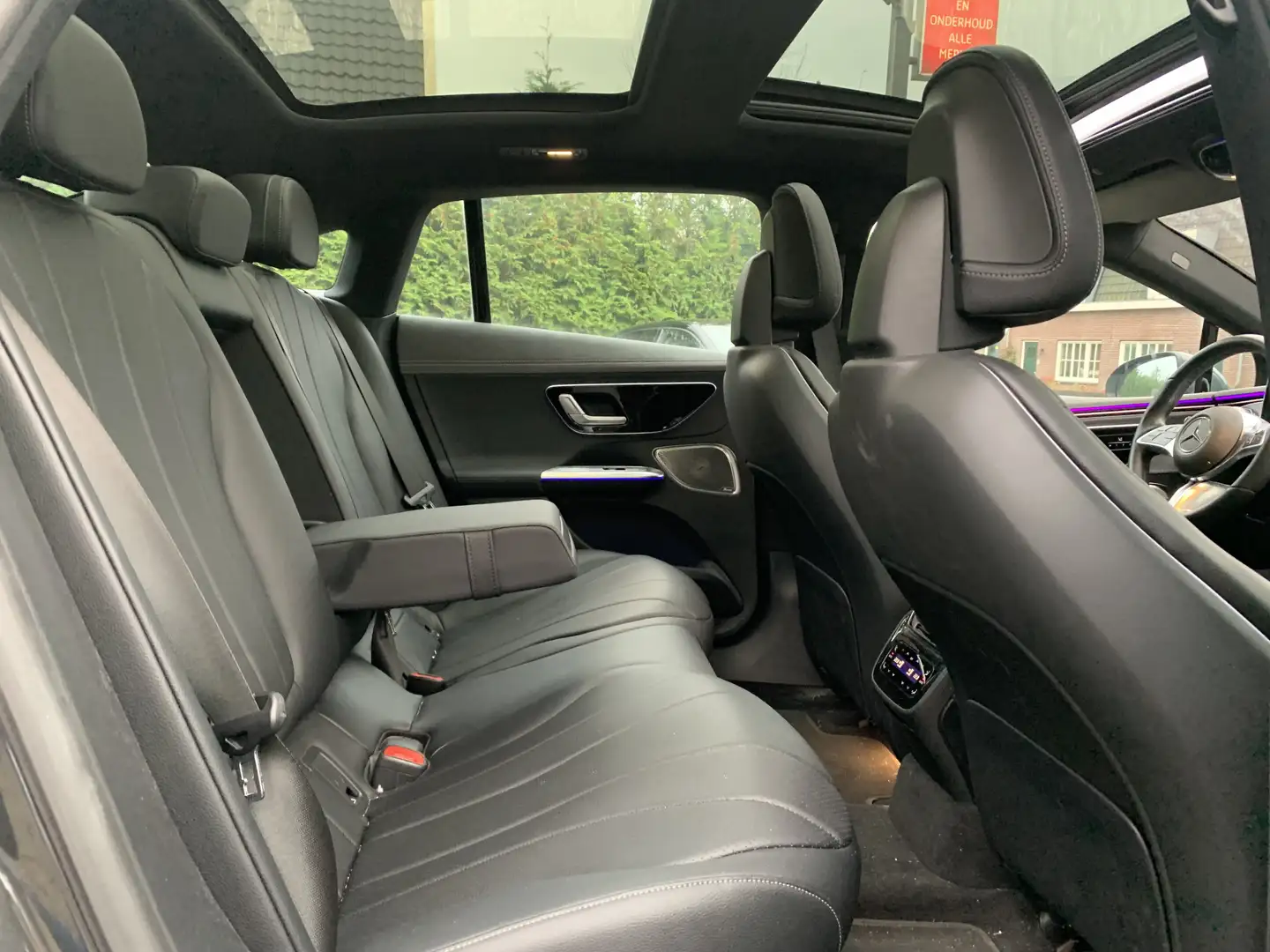 Mercedes-Benz EQE 350 350+ Luxury Line 91 kWh, Premium pack | Burmeister Grijs - 2