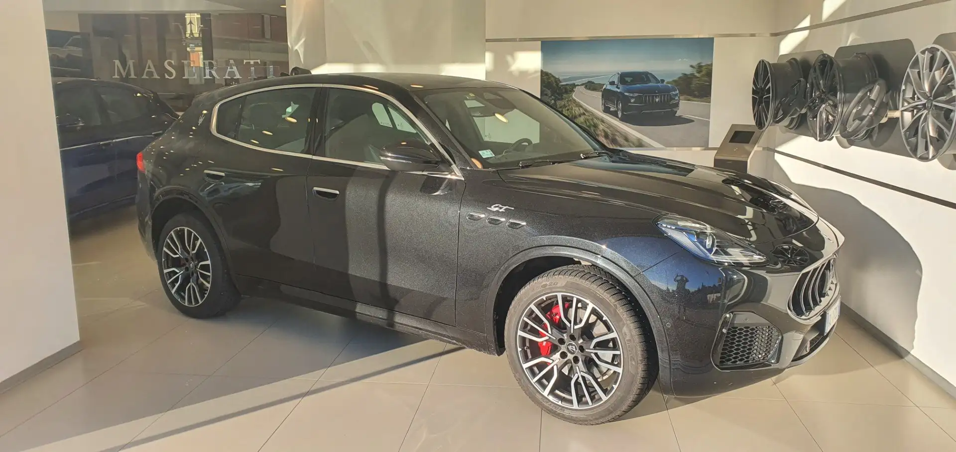 Maserati Grecale Grecale 2.0 mhev GT 300cv auto Zwart - 2