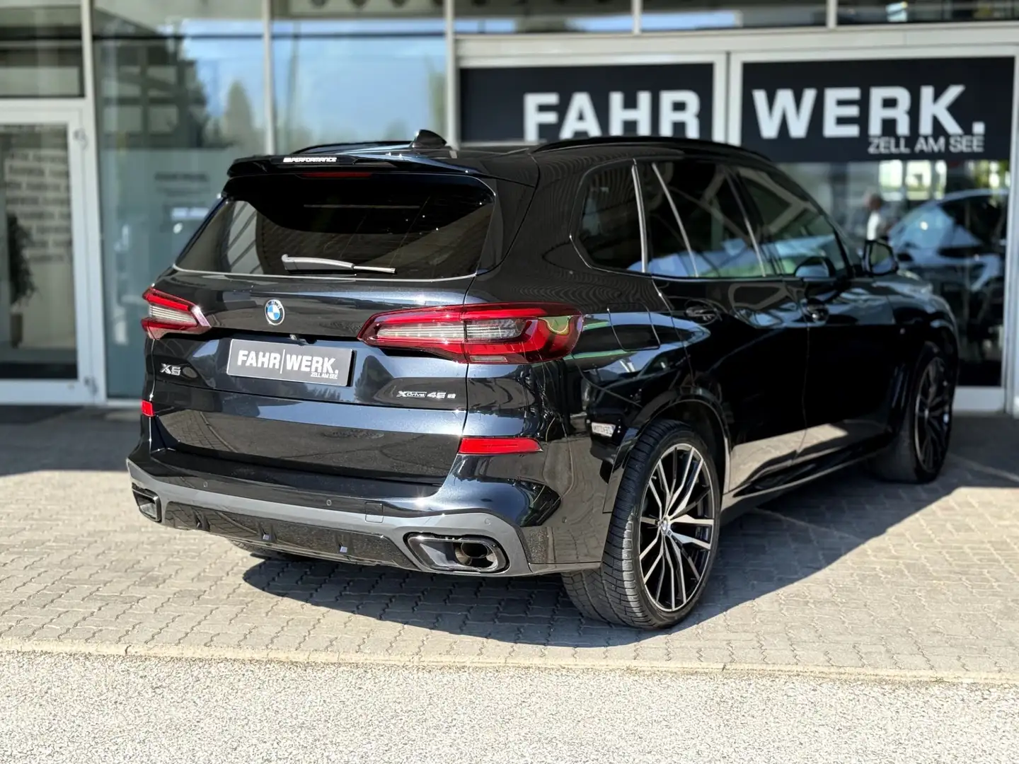 BMW X5 xDrive45e PHEV Aut. Schwarz - 2
