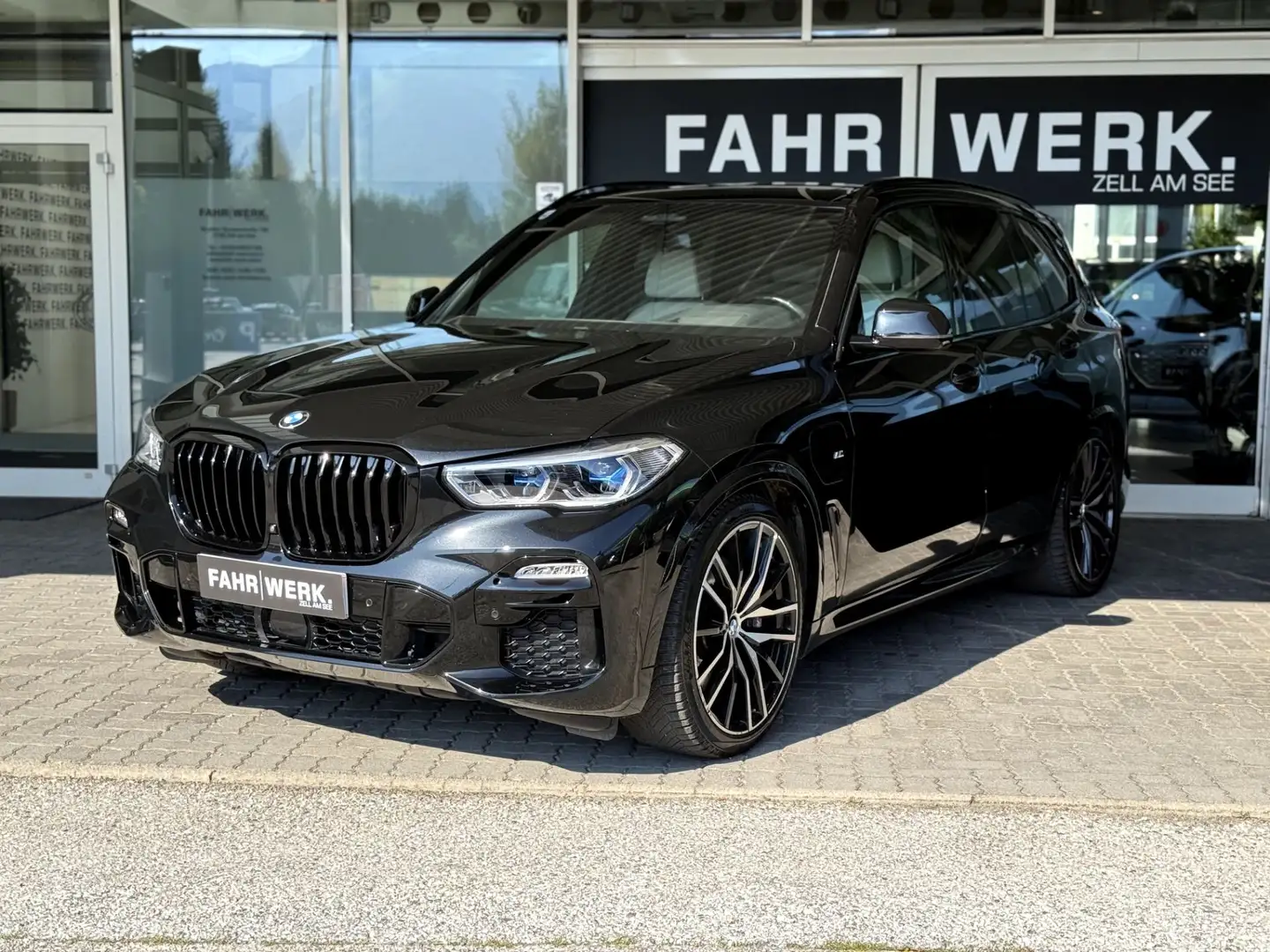 BMW X5 xDrive45e PHEV Aut. Schwarz - 1