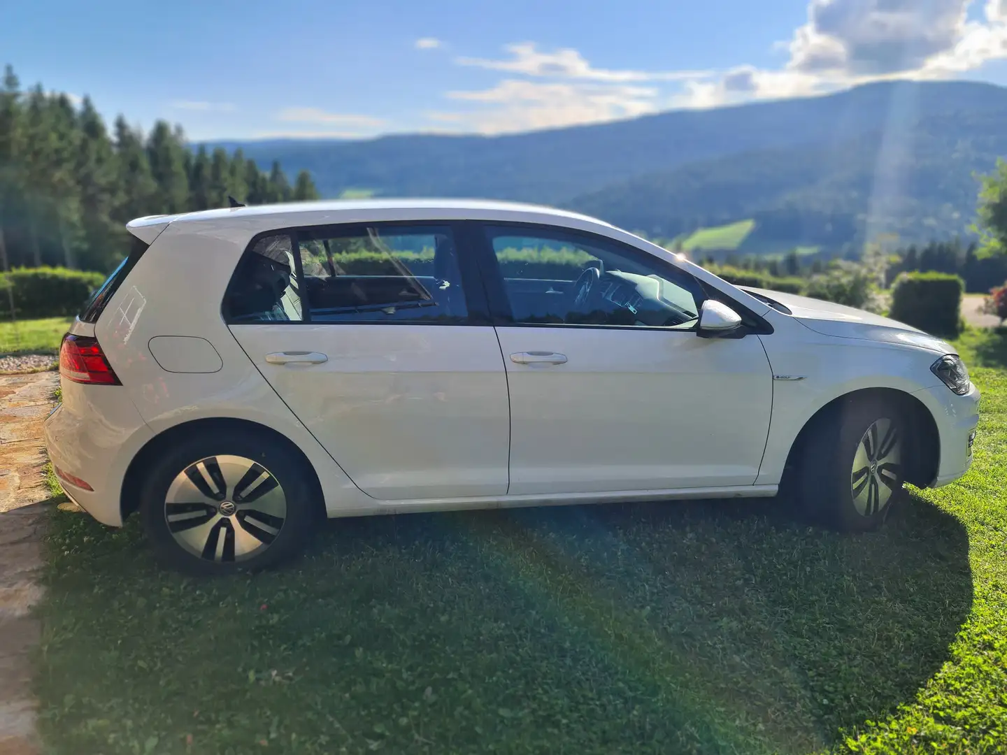 Volkswagen e-Golf e-Golf 35,8kWh (mit Batterie) Blanc - 1