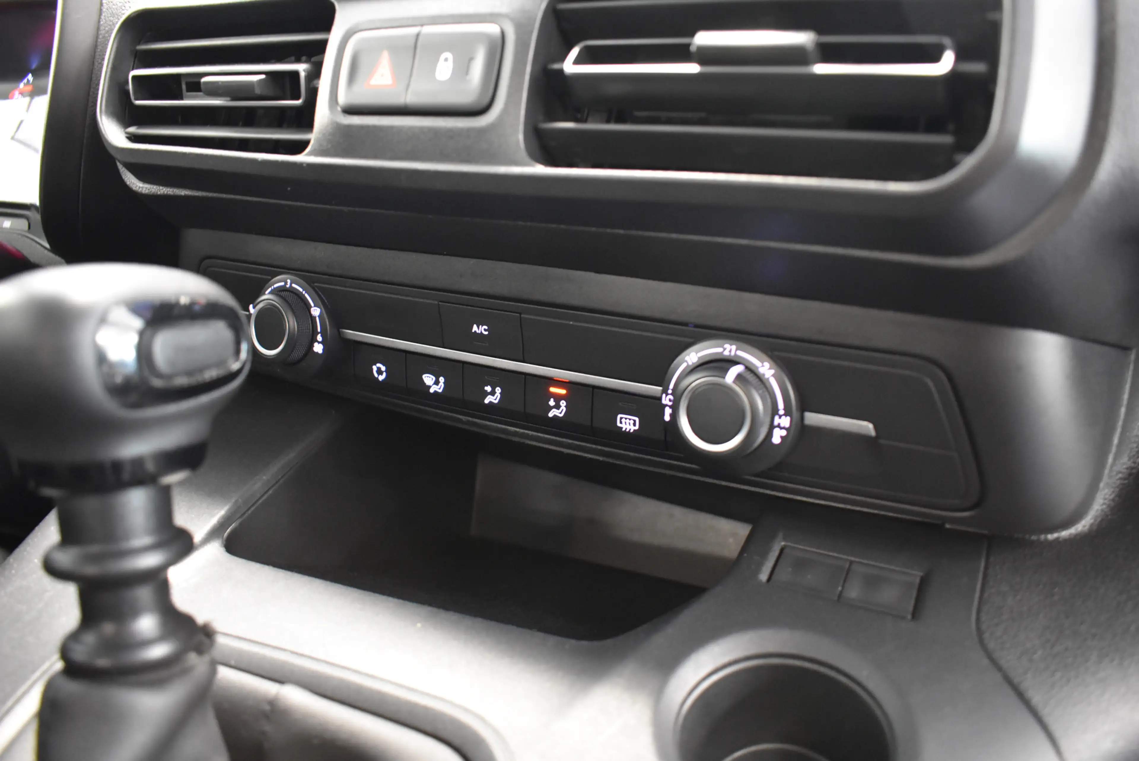 Opel Combo Life 1,5 D Edition 5-Sitze Navi Temp PDC — photo 8