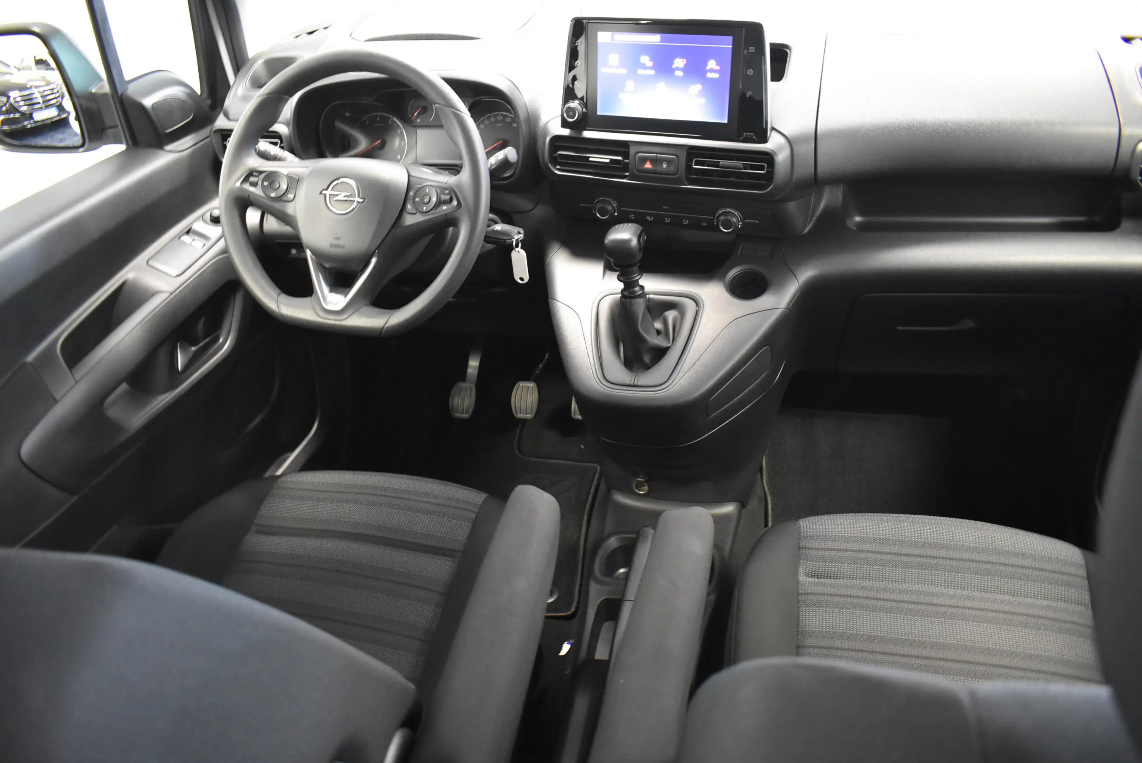 Opel Combo Life 1,5 D Edition 5-Sitze Navi Temp PDC — photo 5