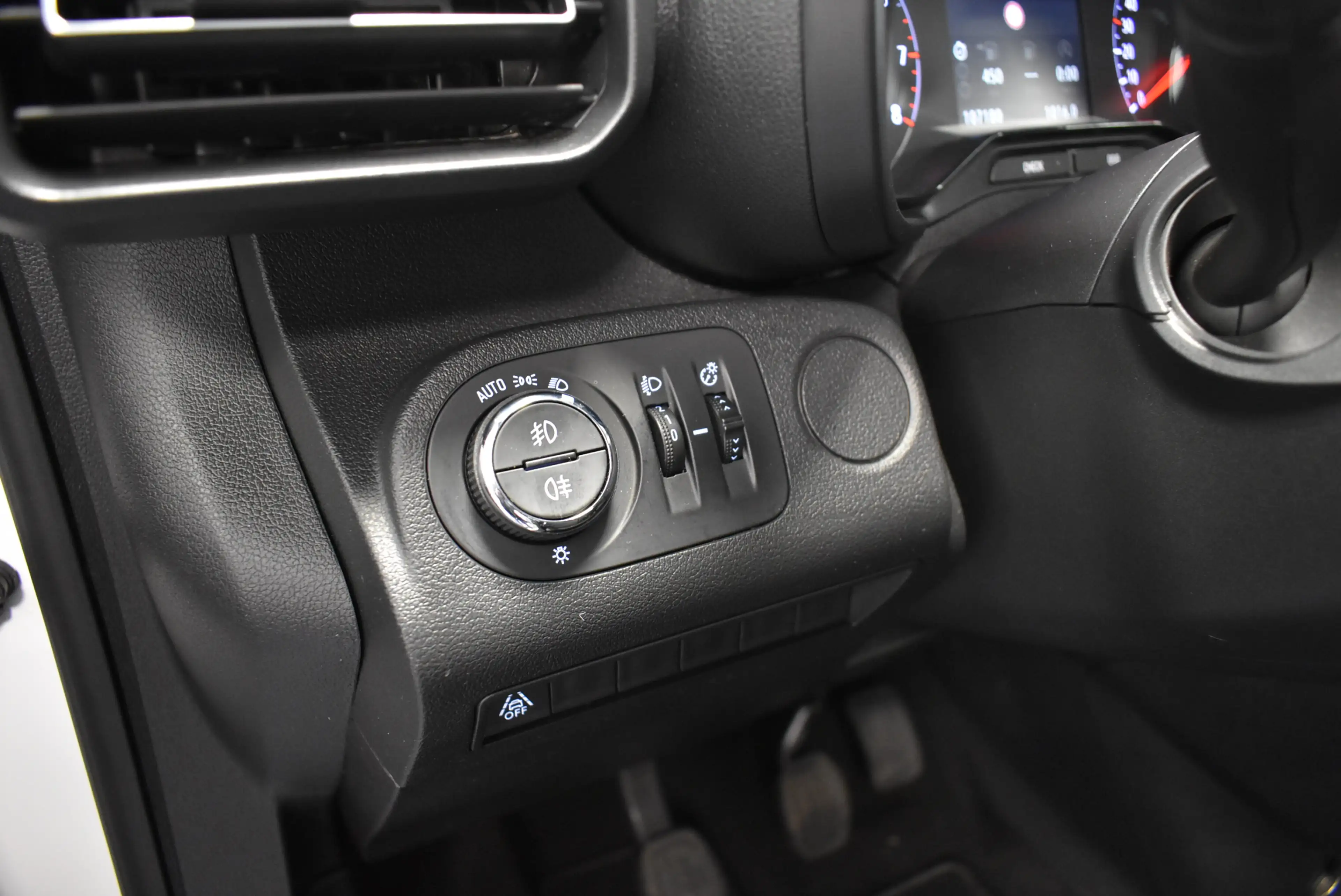 Opel Combo Life 1,5 D Edition 5-Sitze Navi Temp PDC — photo 12