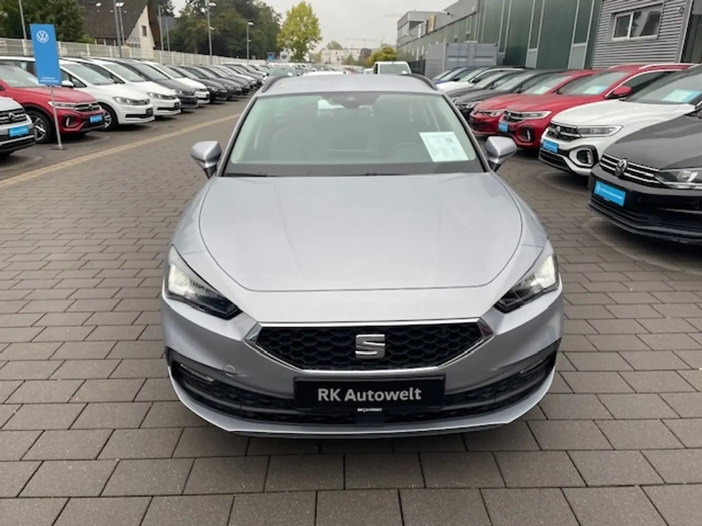 SEAT Leon Sportstourer 2.0 TDI DSG Style Navi Digitales Cock Silber - 2