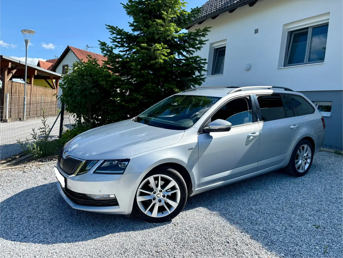 Skoda Octavia Combi 2,0 TDI Style DSG Grau - 1