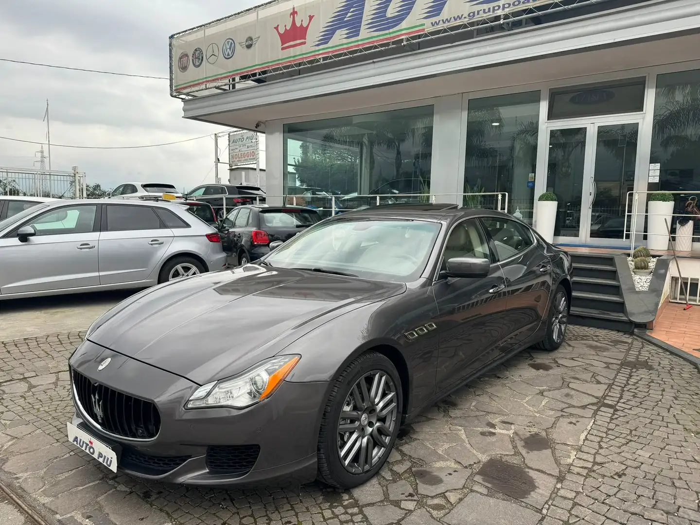 Maserati Quattroporte siva - 2