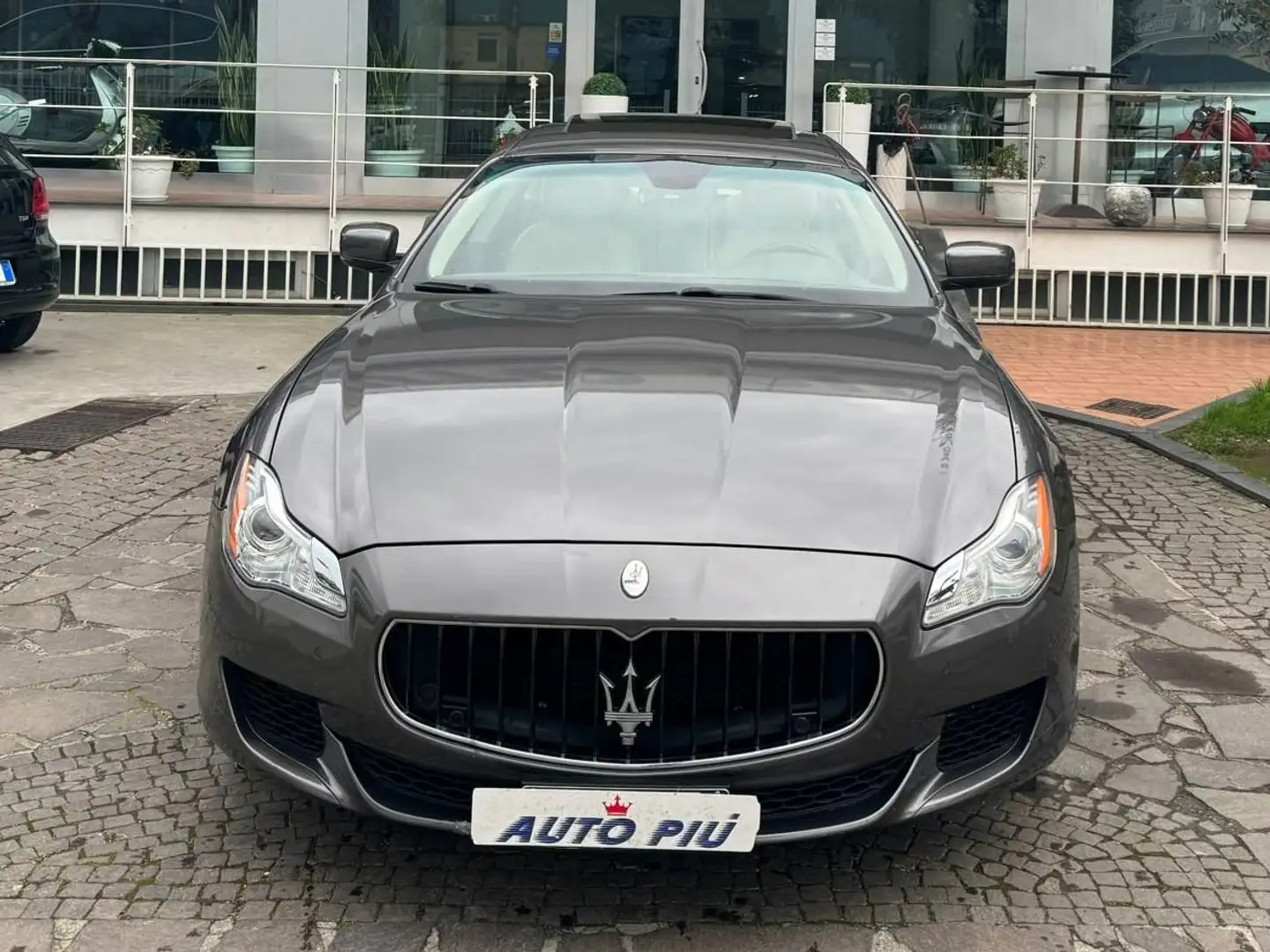 Maserati Quattroporte siva - 1