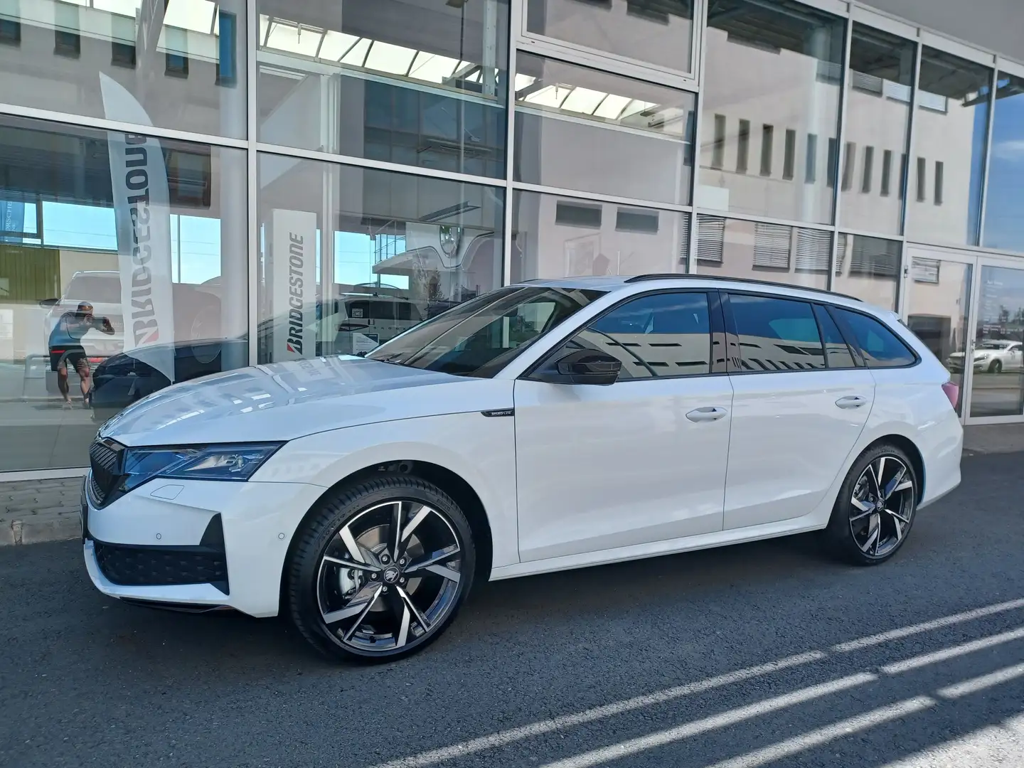 Skoda Octavia Kombi 2,0 TDI Sportline Blanc - 1
