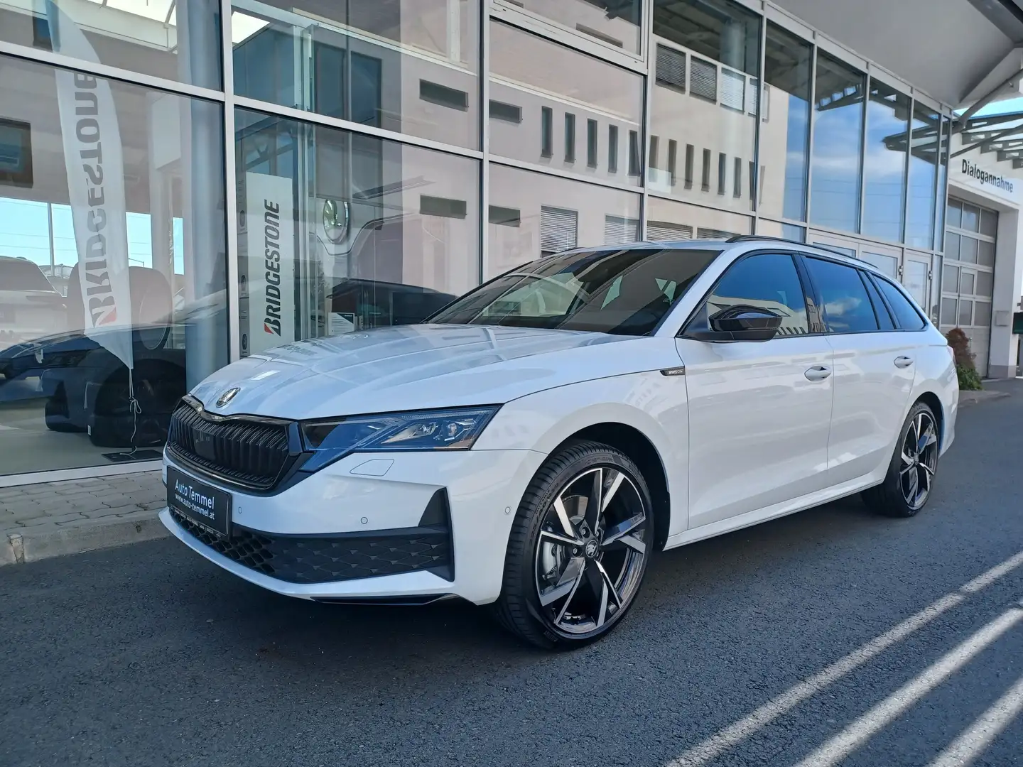 Skoda Octavia Kombi 2,0 TDI Sportline Blanc - 2