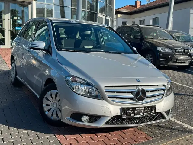 Mercedes-Benz B 180 Sports Tourer 1.Hand. SHZ. PDC. MASSAGE