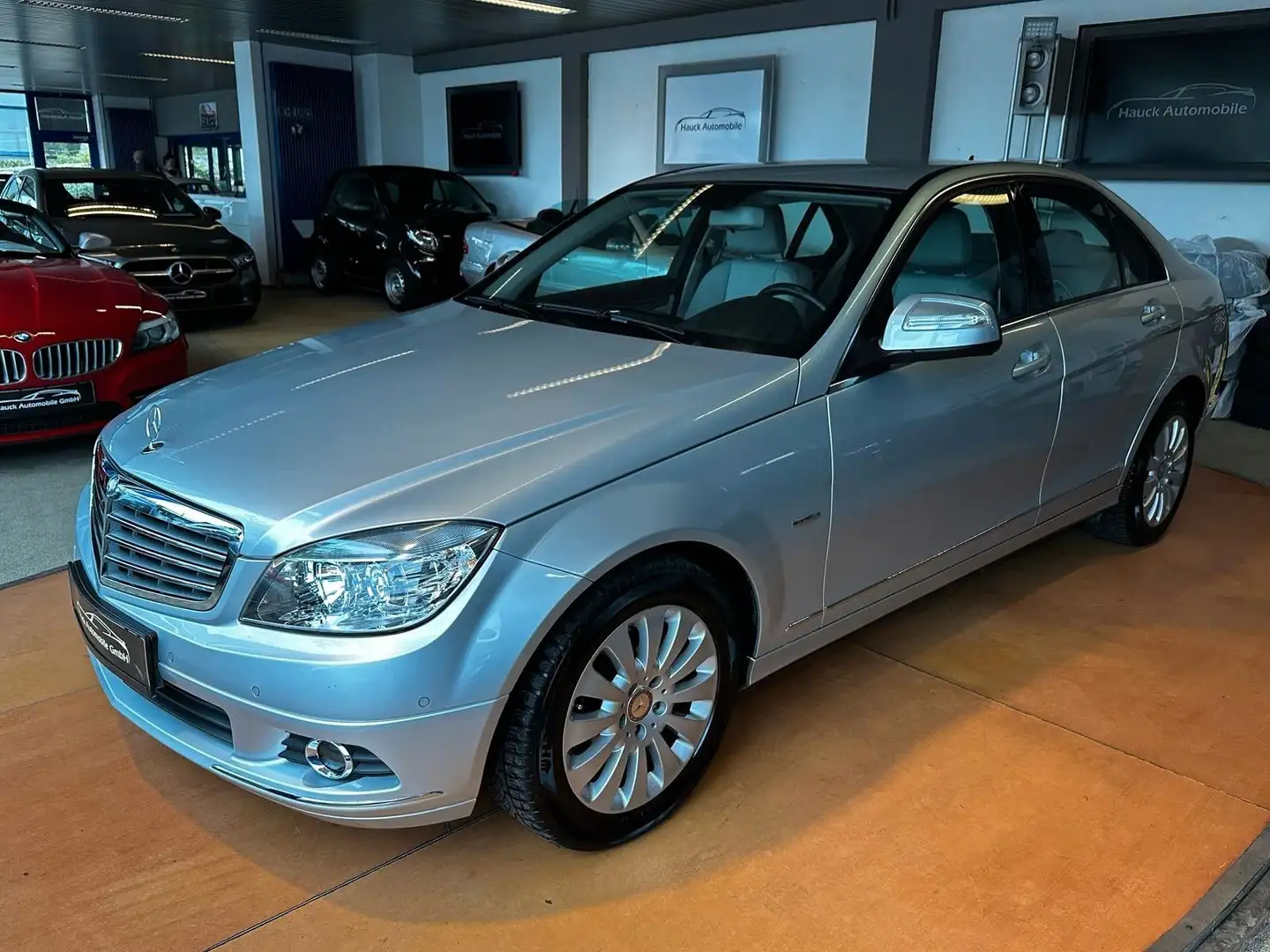 Mercedes-Benz C 200 CDI 1.HD Elegance /73-TKM/AUT./SHZ/PDC/MFL Stříbrná - 1