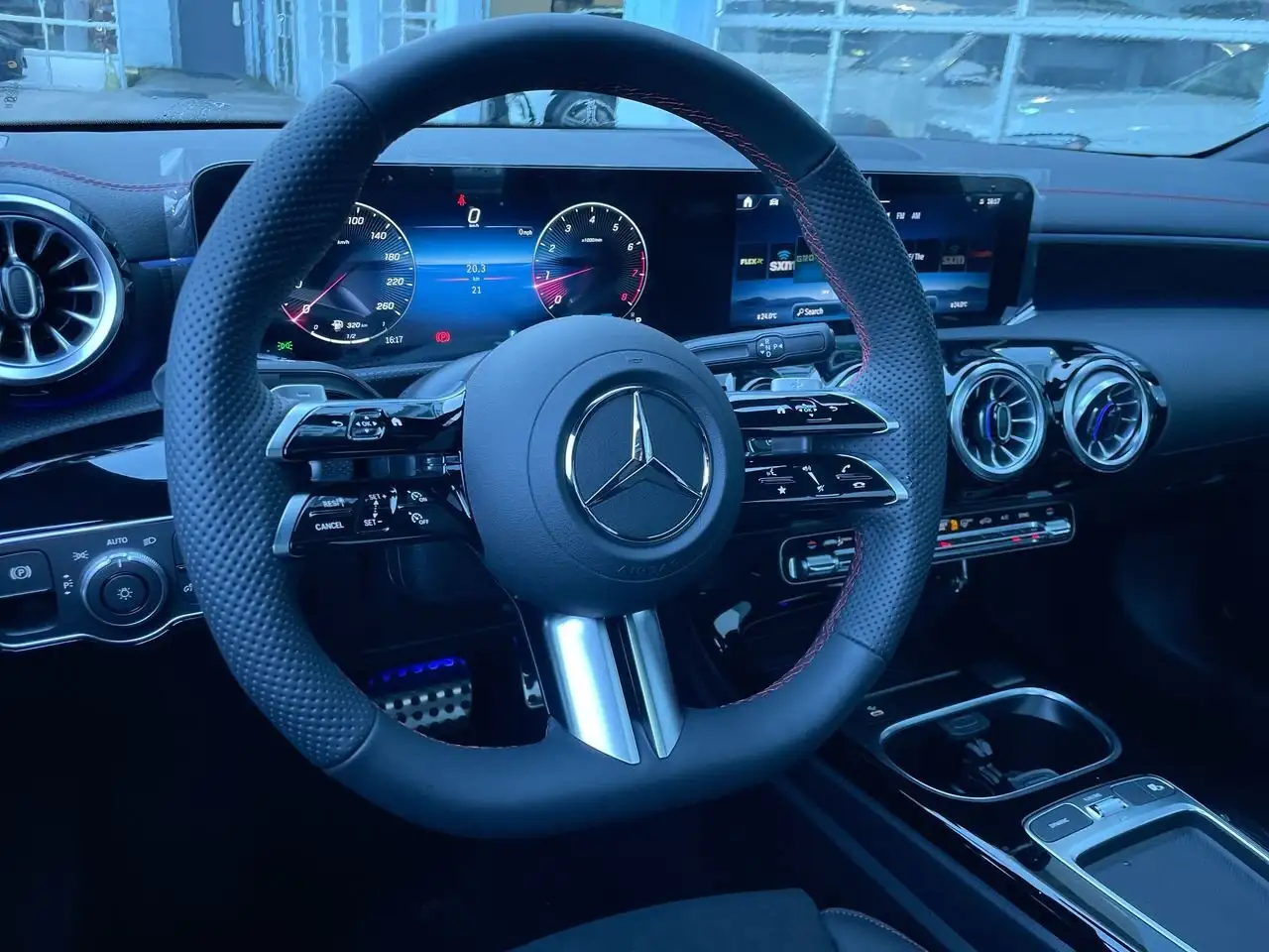 Mercedes-Benz CLA снимка Mercedes-Benz CLA