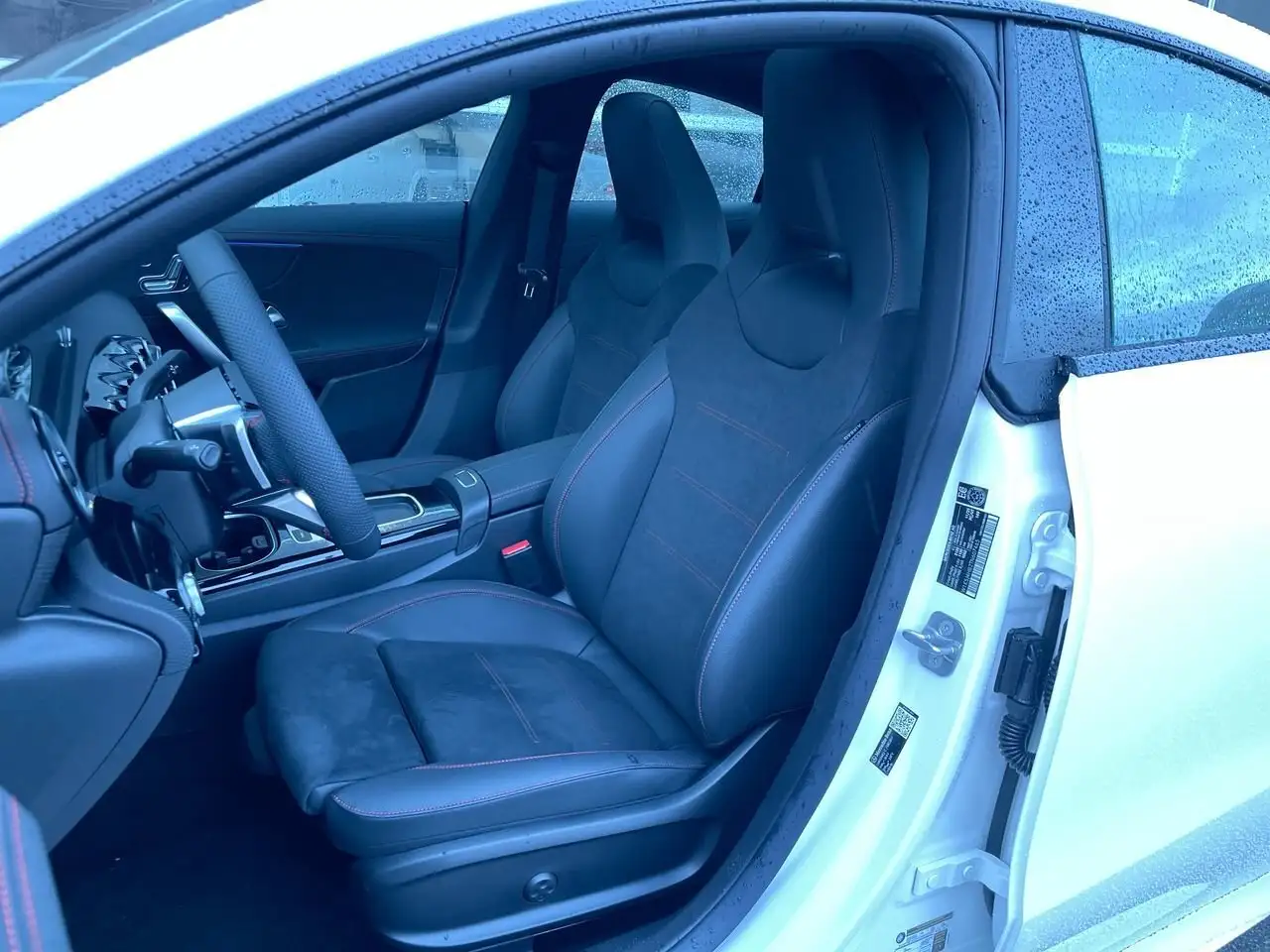Mercedes-Benz CLA снимка Mercedes-Benz CLA