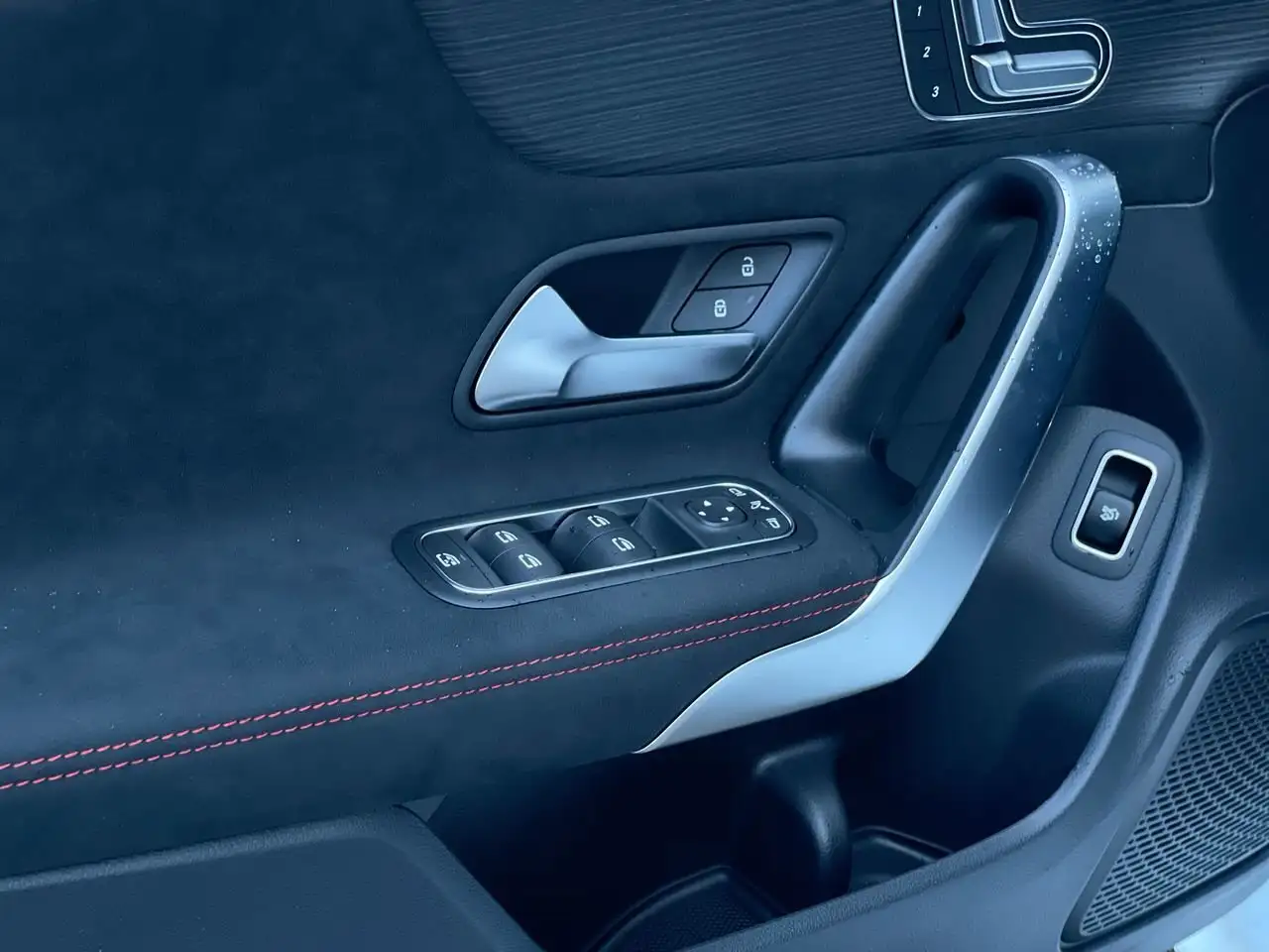 Mercedes-Benz CLA снимка Mercedes-Benz CLA