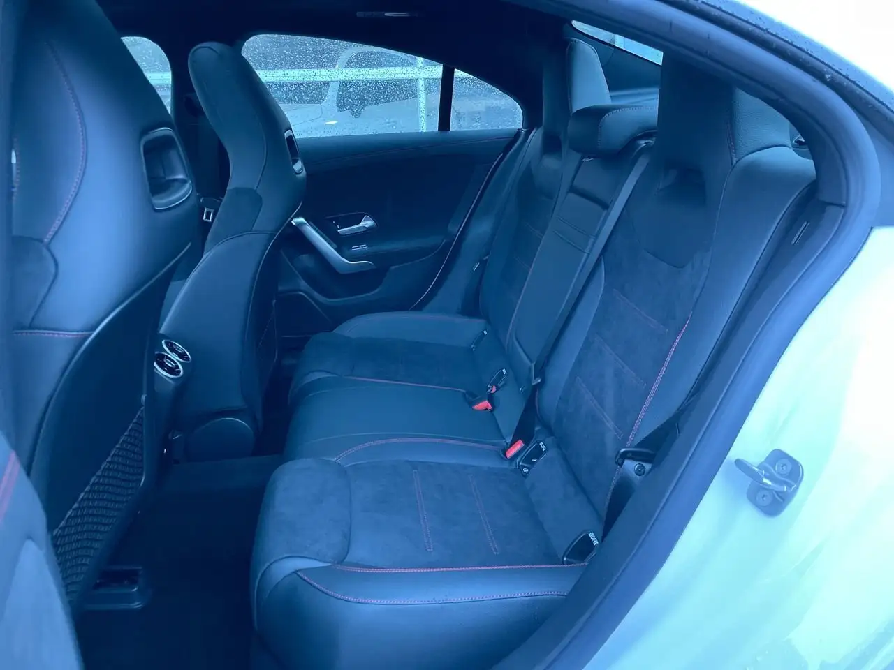 Mercedes-Benz CLA снимка Mercedes-Benz CLA