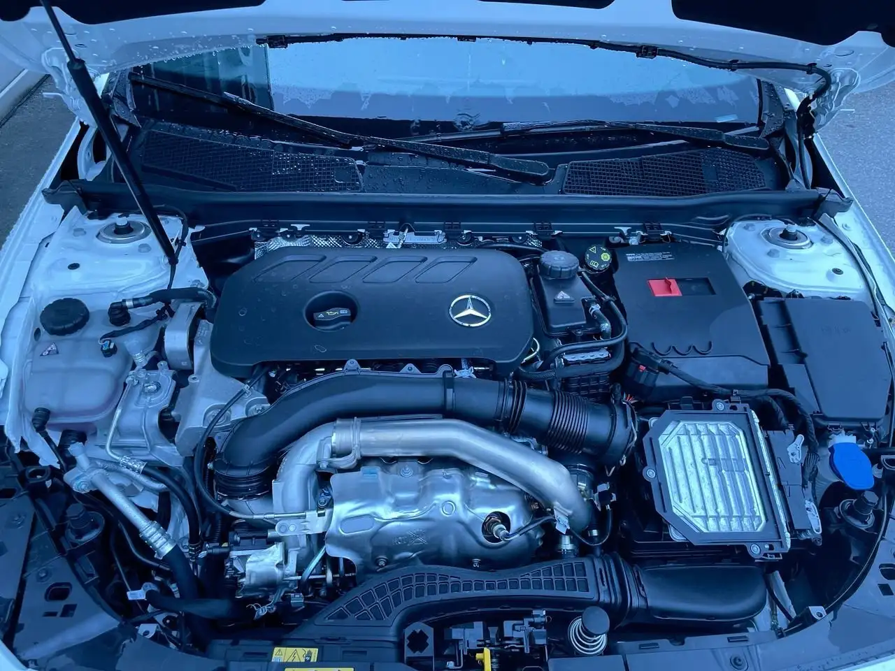 Mercedes-Benz CLA снимка Mercedes-Benz CLA